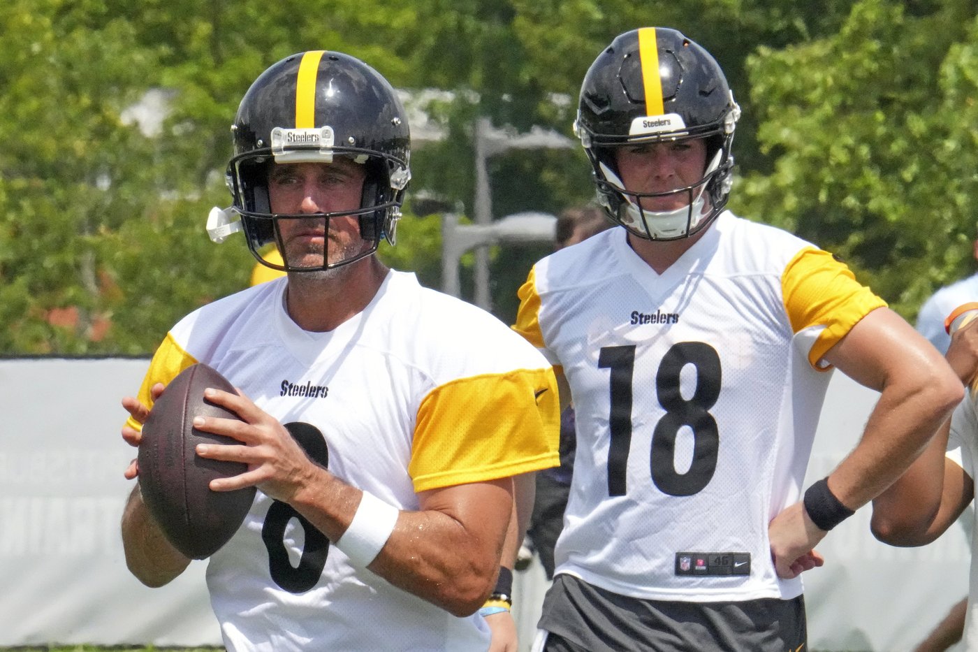 Aaron Rodgers is open to playing in Steelers' preseason opener as rookie QB Howard deals with injury | iNFOnews.ca