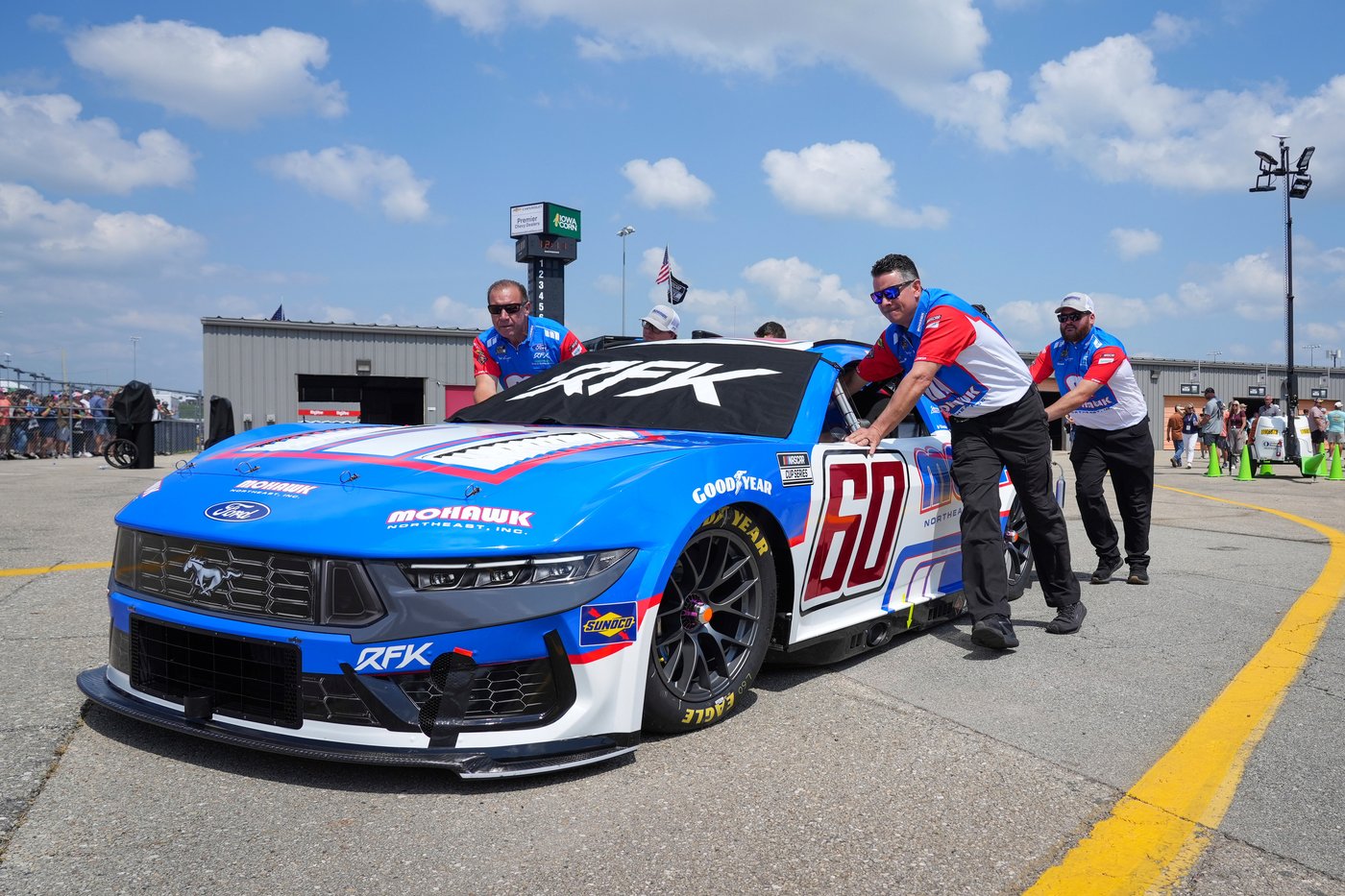 Ryan Preece earns 2nd career pole position in hunt for NASCAR playoff spot at Richmond | iNFOnews.ca