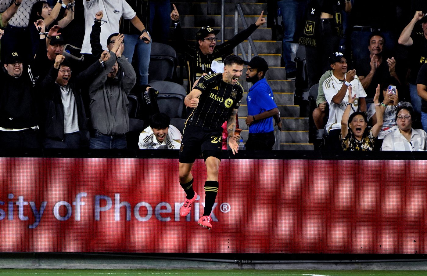 Nathan Ordaz scores easy tap-in in 79th minute to give LAFC a 2-1 win over Austin in MLS playoffs | iNFOnews.ca