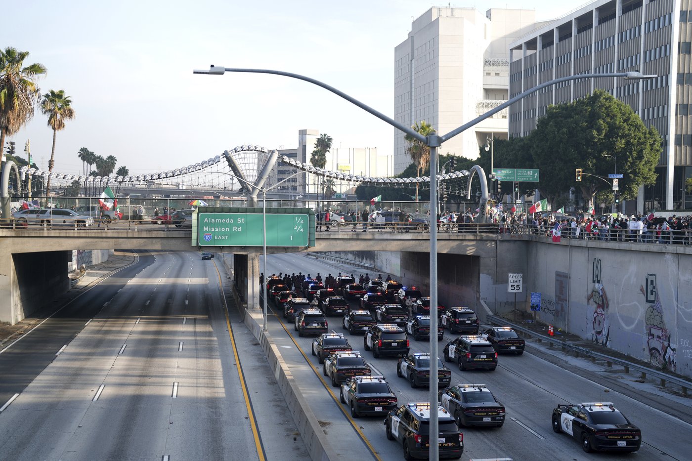 Marchers protesting planned deportations block major freeway in Los Angeles | iNFOnews.ca