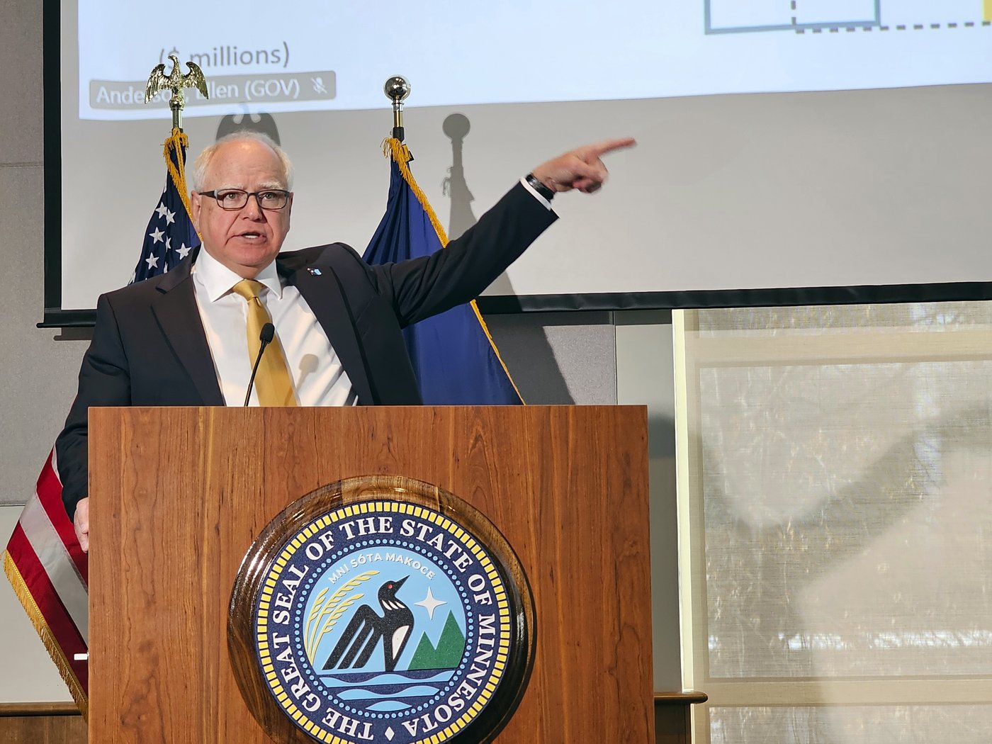 Walz urges lawmakers to end a power struggle upending the Minnesota Legislature | iNFOnews.ca