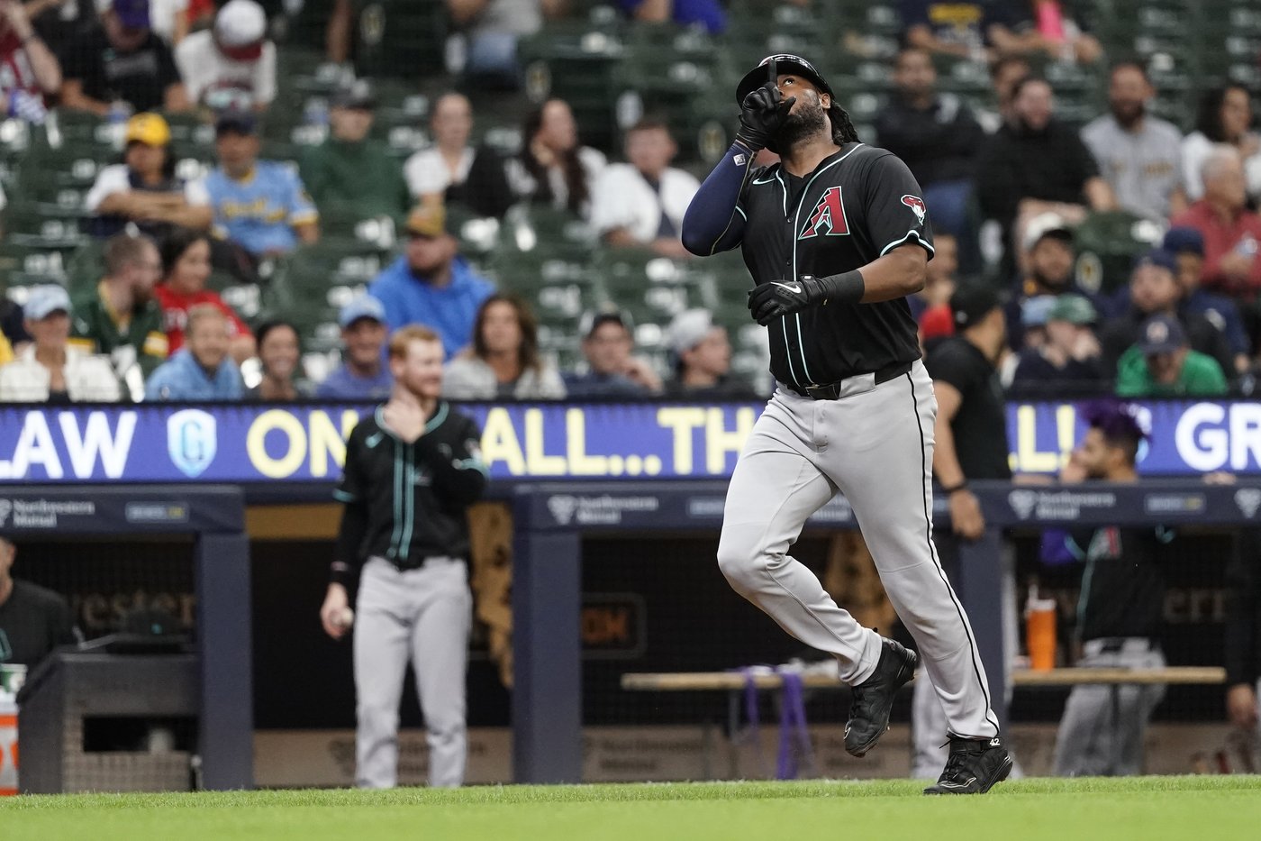 NL Central champion Brewers overcome 8-run deficit and beat Diamondbacks 10-9 | iNFOnews.ca NL Central champion Brewers overcome 8-run deficit and beat Diamondbacks 10-9 | iNFOnews.ca
