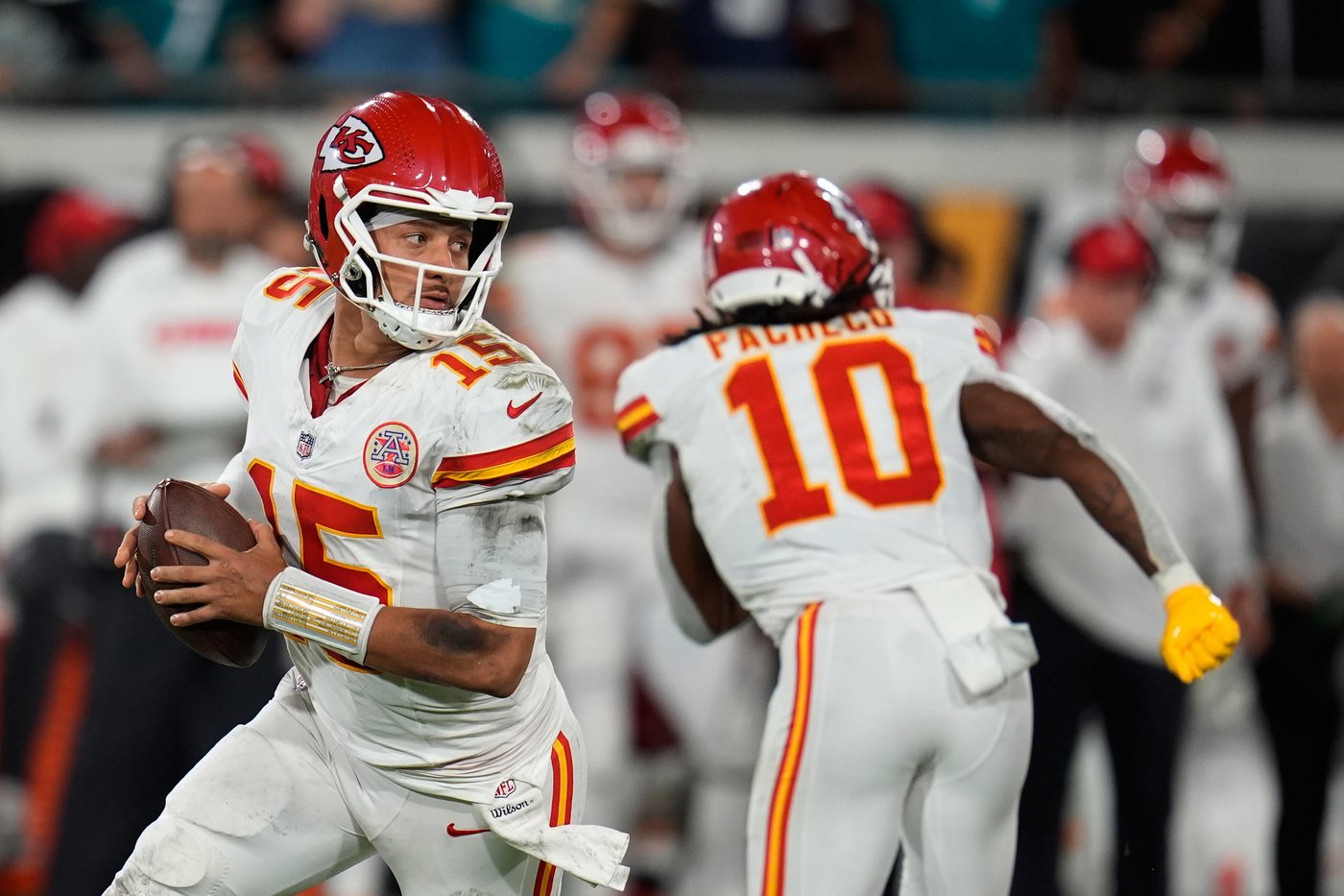 Pro Picks: Chiefs will beat the Lions in a marquee matchup that still could be a Super Bowl preview | iNFOnews.ca