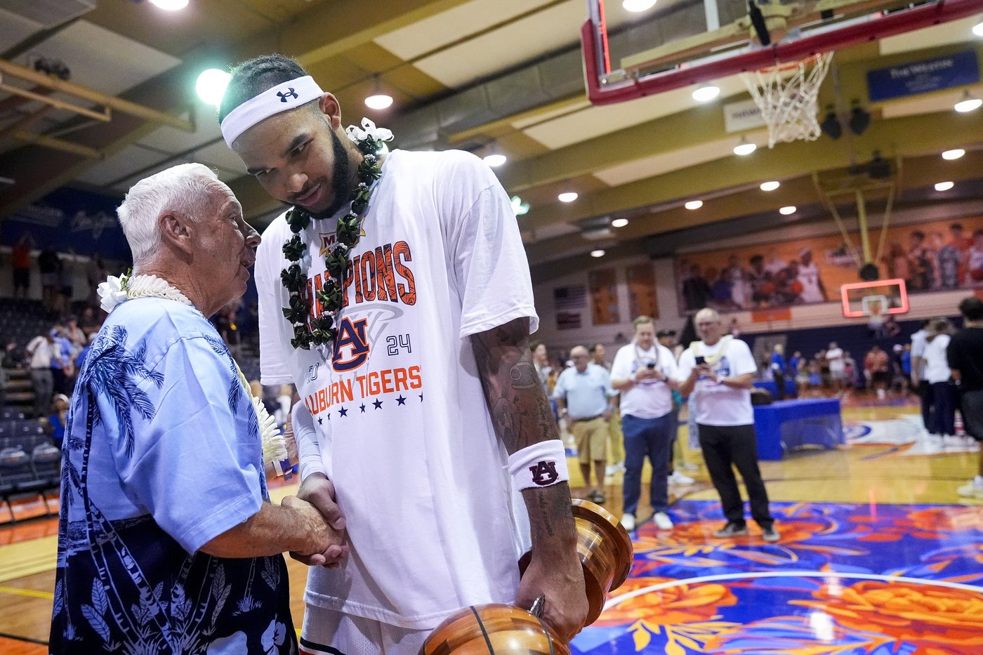 AP men's player of the week: Johni Broome of No. 2 Auburn rides dominant play to Maui championship | iNFOnews.ca AP men's player of the week: Johni Broome of No. 2 Auburn rides dominant play to Maui championship | iNFOnews.ca