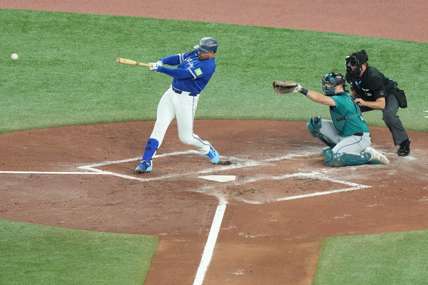 Anthony Santander scratched from Blue Jays' Game 2 lineup with back tightness | iNFOnews.ca