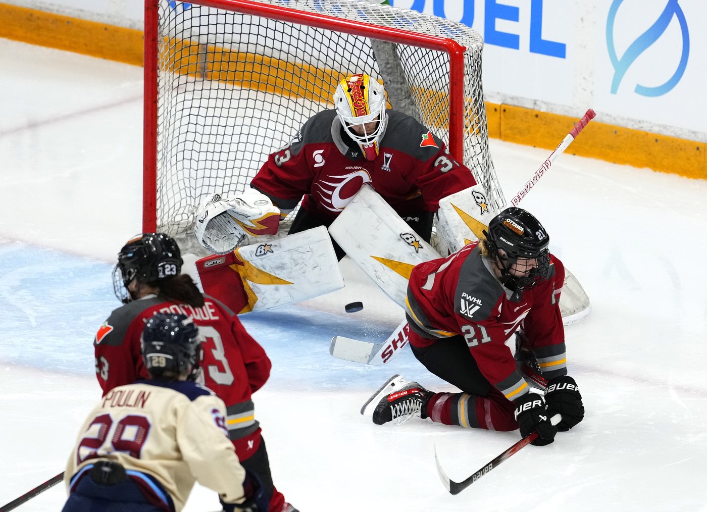 Gwyneth Philips, Taylor Heise, Gabbie Hughes named PWHL's three stars of the week | iNFOnews.ca