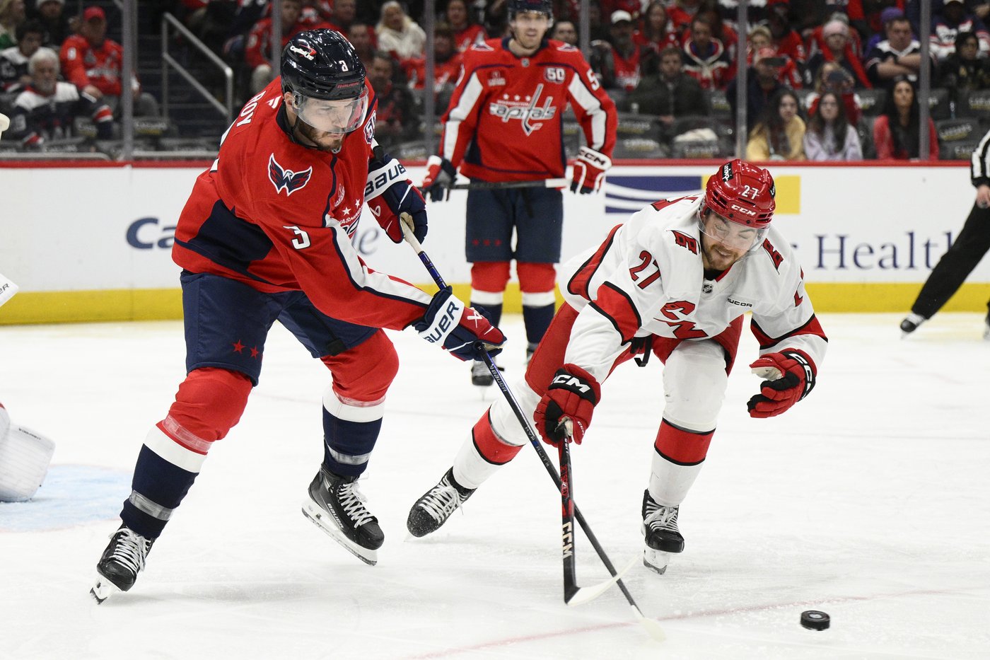Charlie Lindgren shines with a windmill save as the Capitals beat the Hurricanes 3-1 | iNFOnews.ca Charlie Lindgren shines with a windmill save as the Capitals beat the Hurricanes 3-1 | iNFOnews.ca