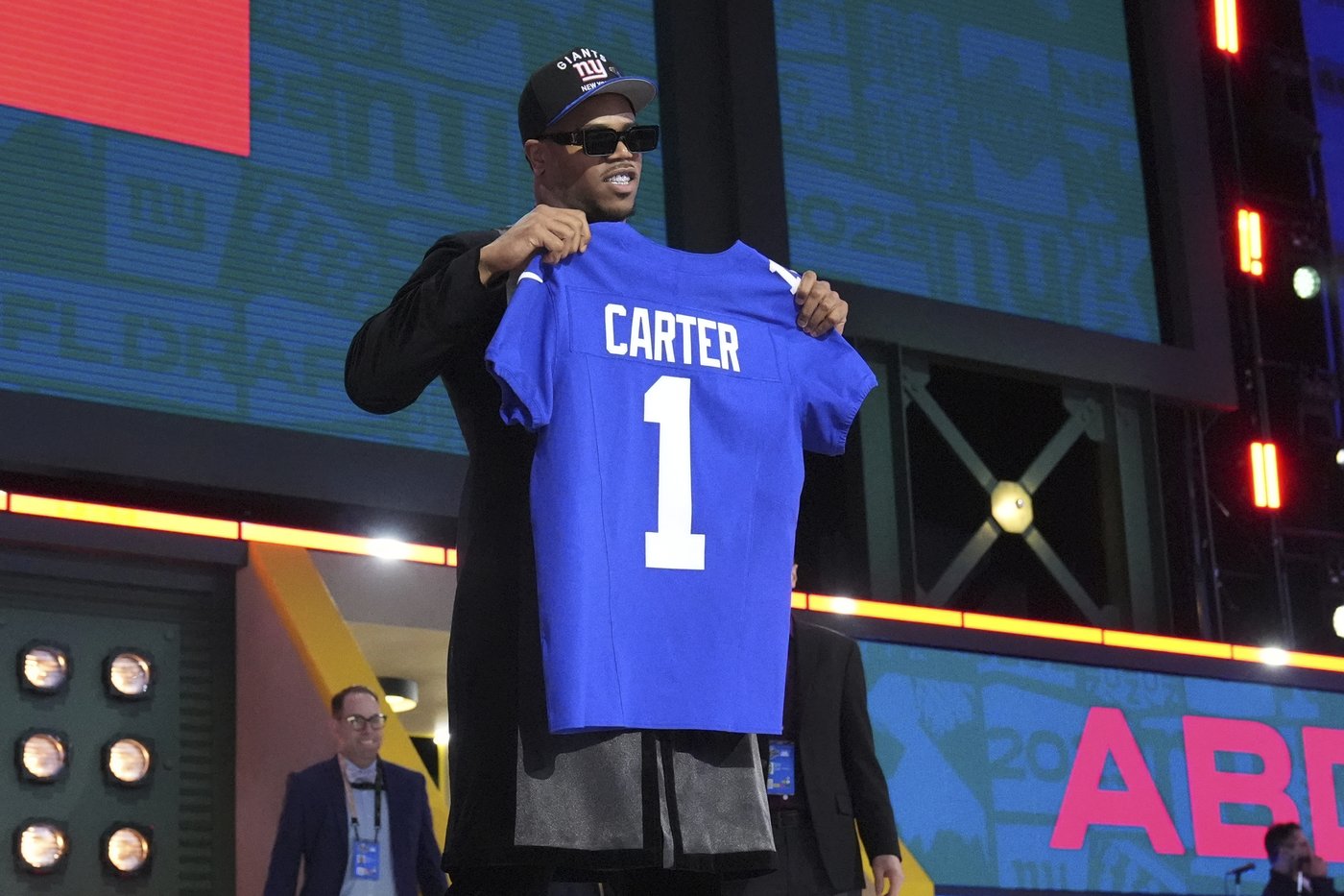 L.T. sacks Abdul Carter's request to wear his retired No. 56 with Giants | iNFOnews.ca