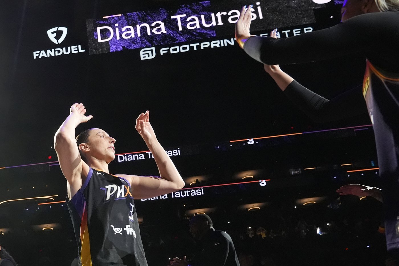 Nneka Ogwumike scores 17, Storm spoil Diana Taurasi's night with 89-70 win over Mercury | iNFOnews.ca Nneka Ogwumike scores 17, Storm spoil Diana Taurasi's night with 89-70 win over Mercury | iNFOnews.ca