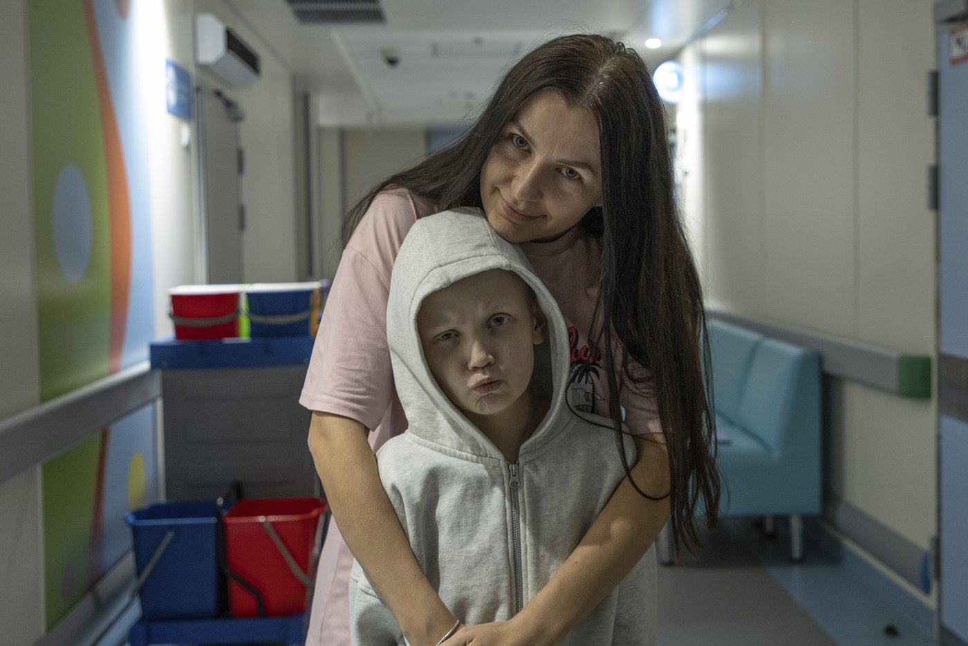 Hospital clowns bring joy to young Ukrainian cancer patients who survived Russian missile attack | iNFOnews.ca Hospital clowns bring joy to young Ukrainian cancer patients who survived Russian missile attack | iNFOnews.ca