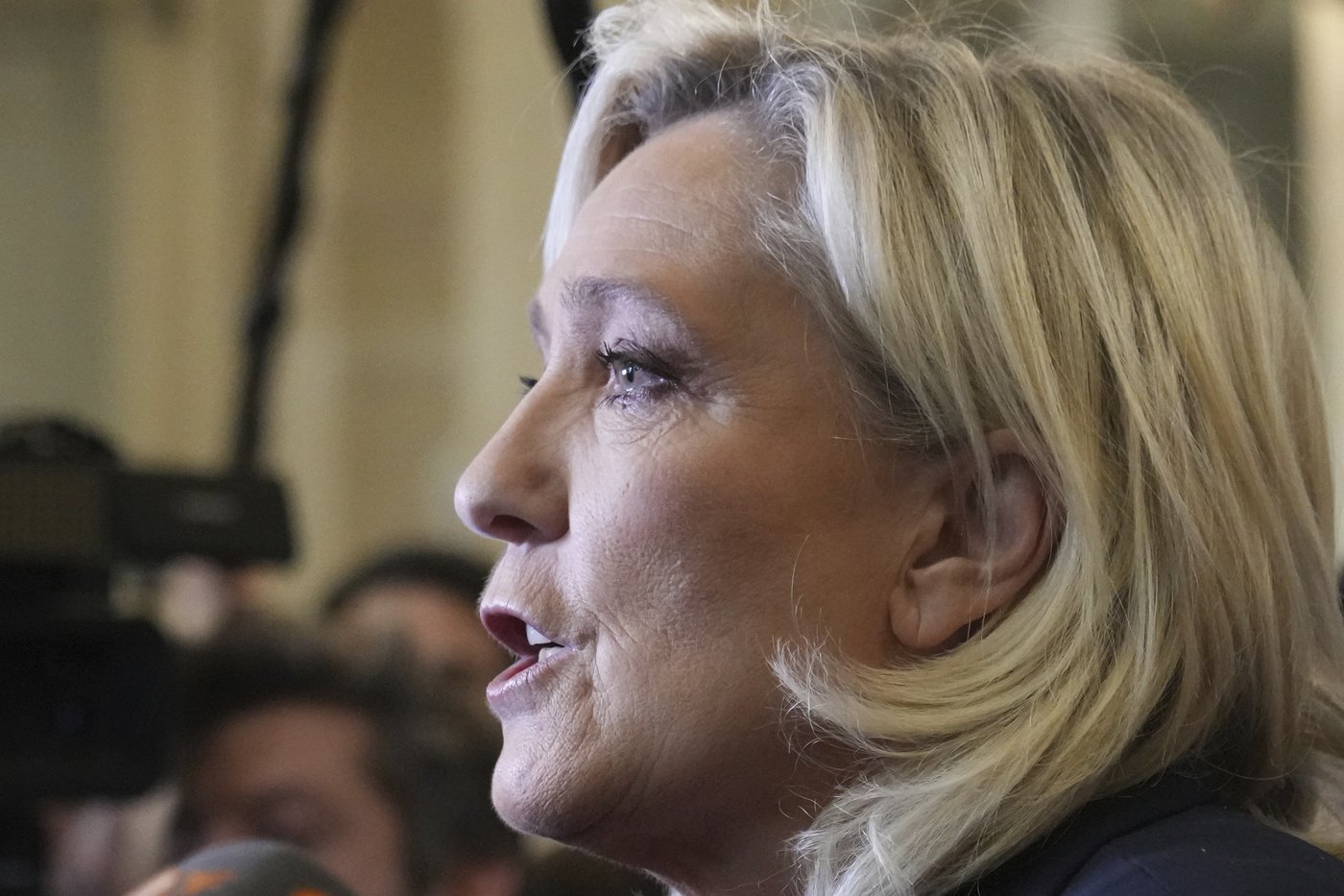 France’s government looks on the brink of collapse. What’s next? | iNFOnews.ca