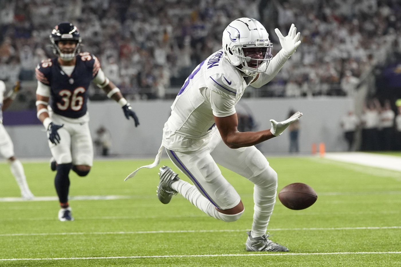 Jefferson turns TD celebration into Moss tribute during Vikings win: 'We love you Randy' | iNFOnews.ca