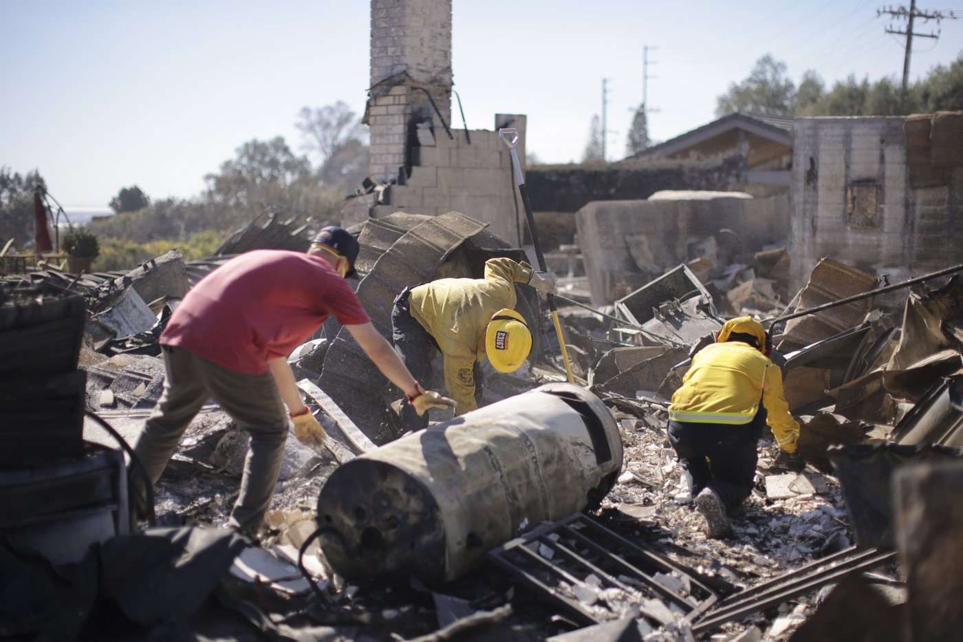 Southern California wildfire destroys 132 structures as officials look for fierce winds to subside | iNFOnews.ca Southern California wildfire destroys 132 structures as officials look for fierce winds to subside | iNFOnews.ca