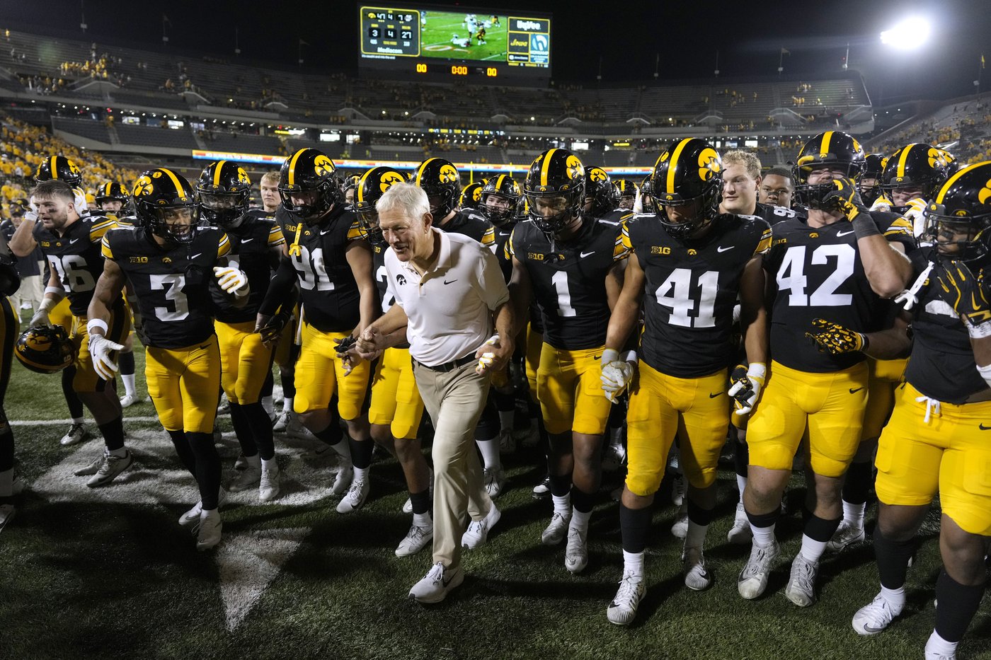 Iowa's Kirk Ferentz becomes Big Ten's winningest coach as Hawkeyes beat Massachusetts, 47-7 | iNFOnews.ca