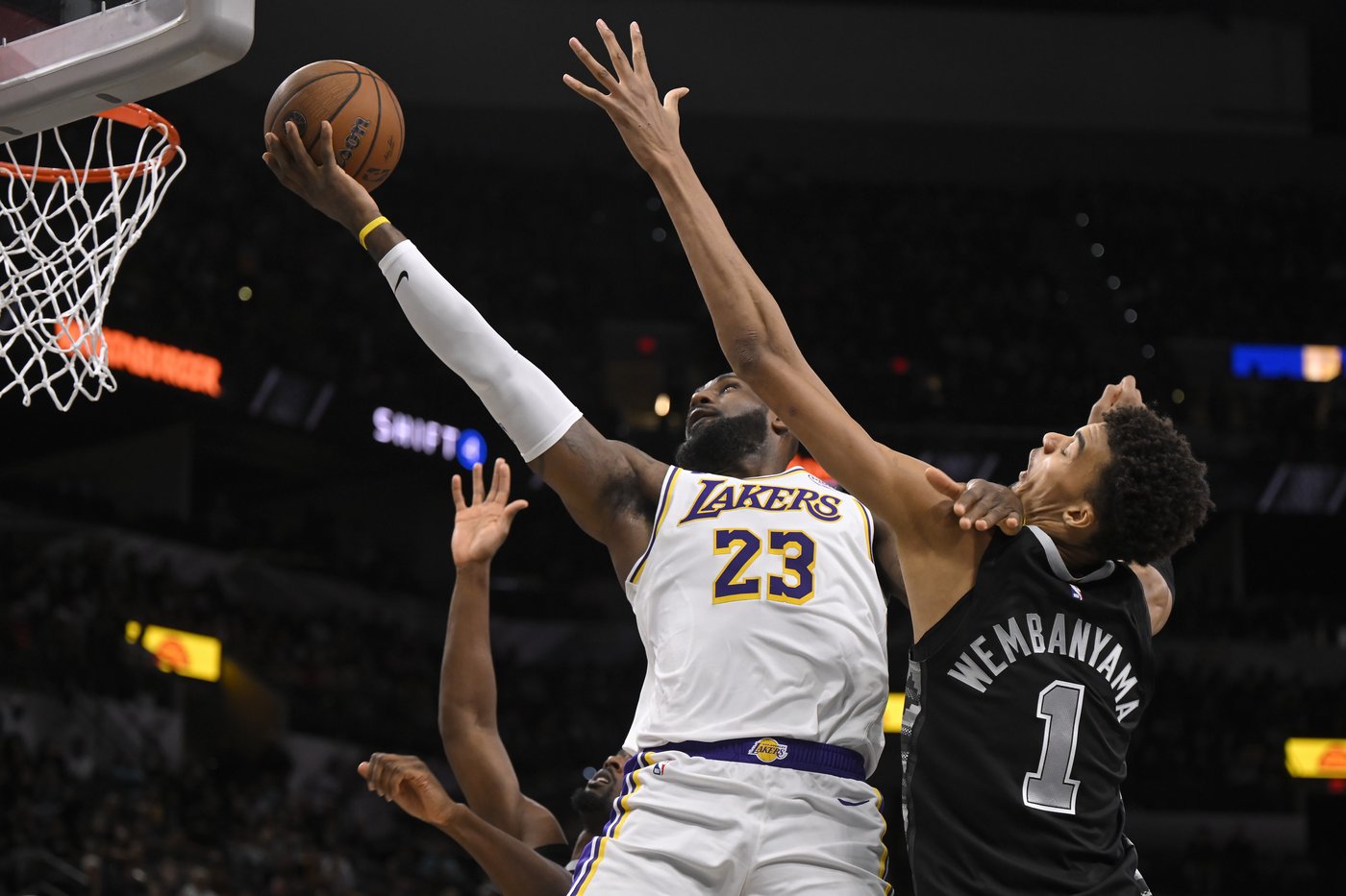 Spurs' Victor Wembanyama misses Saturday game vs. Mavericks, listed as day to day with knee injury | iNFOnews.ca Spurs' Victor Wembanyama misses Saturday game vs. Mavericks, listed as day to day with knee injury | iNFOnews.ca