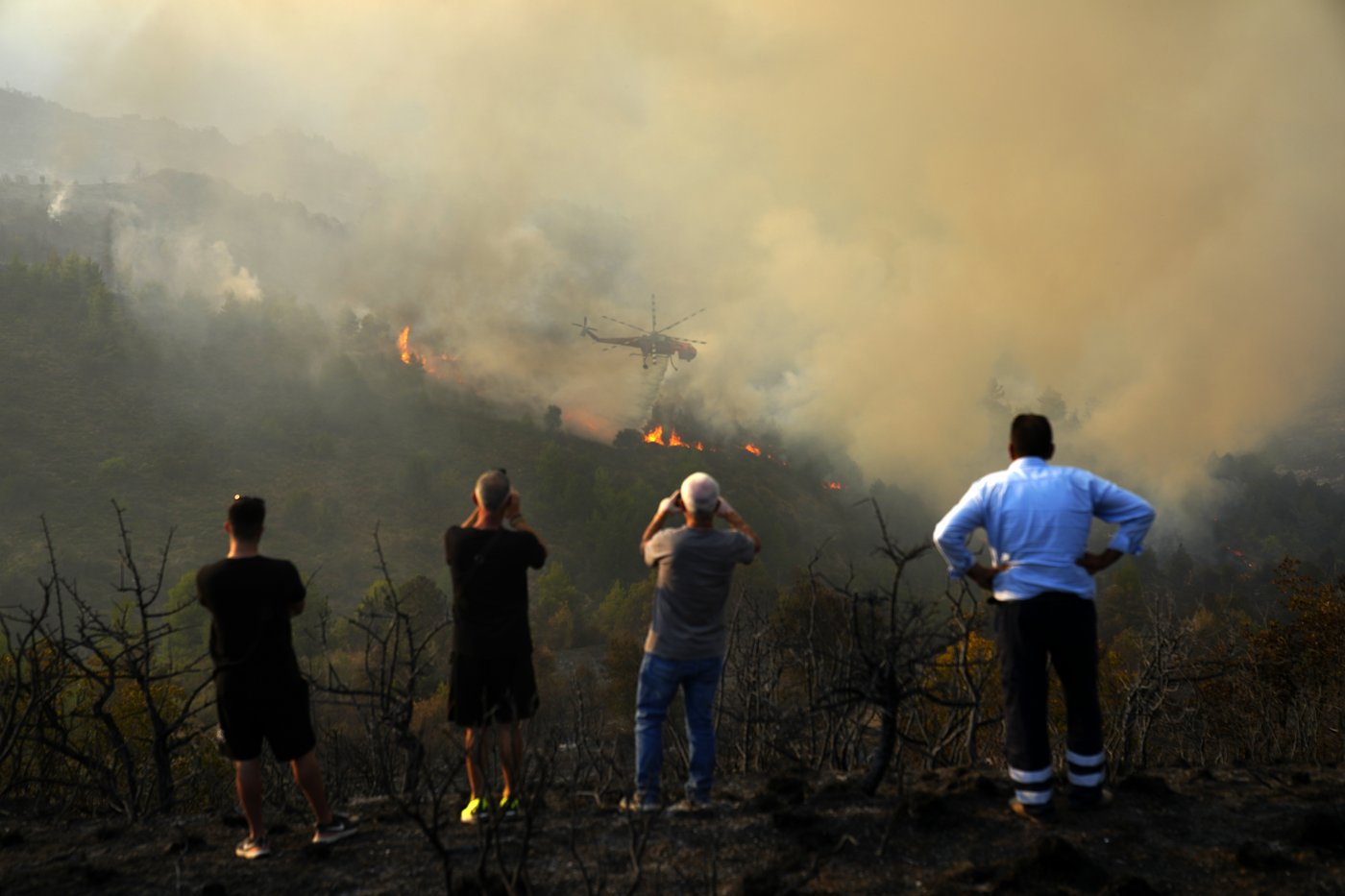 Greek firefighters make progress in taming deadly forest blaze burning for 4 days | iNFOnews.ca