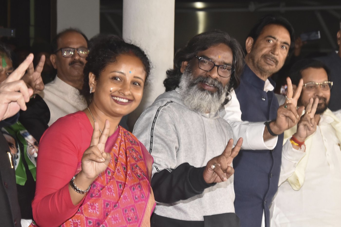 Modi's party heads for victory in Maharashtra state election while opposition wins Jharkhand | iNFOnews.ca Modi's party heads for victory in Maharashtra state election while opposition wins Jharkhand | iNFOnews.ca