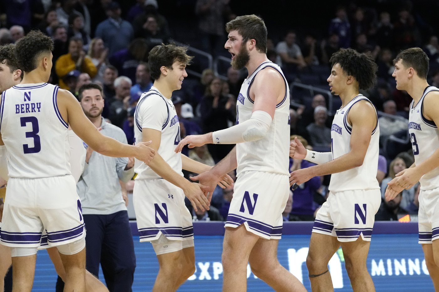 Martinelli scores 22, Barnhizer adds double-double and Northwestern holds off Montana State 72-69 | iNFOnews.ca Martinelli scores 22, Barnhizer adds double-double and Northwestern holds off Montana State 72-69 | iNFOnews.ca