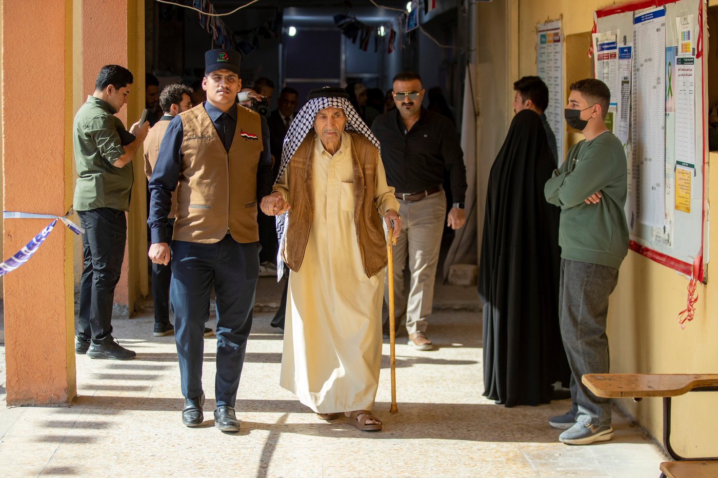 Photos show Iraqis voting in parliamentary election | iNFOnews.ca