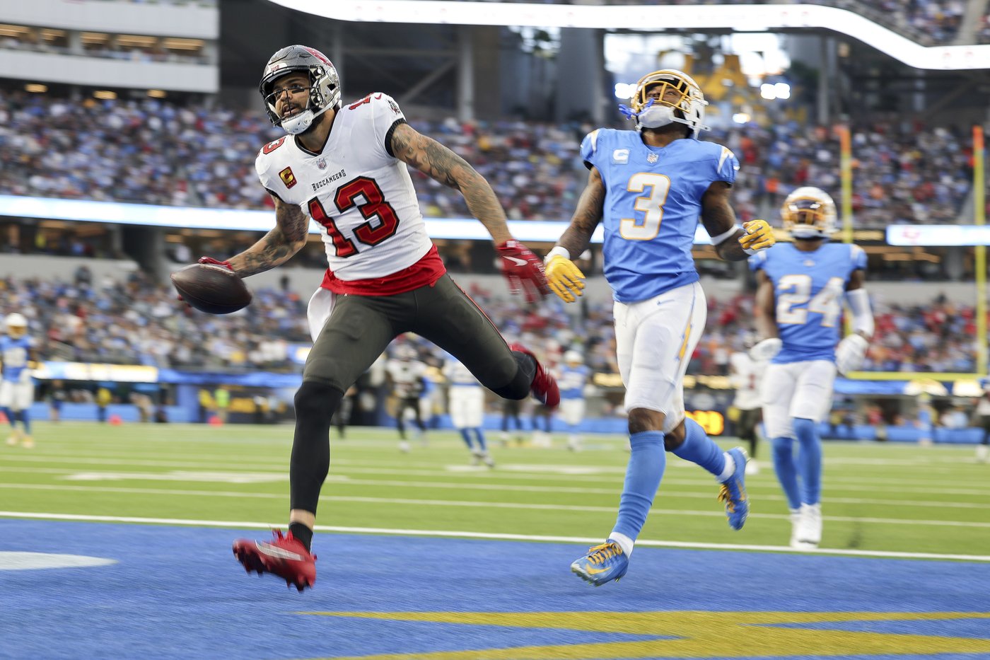 Chargers are reeling after loss to Bucs with important showdown with Broncos on deck | iNFOnews.ca