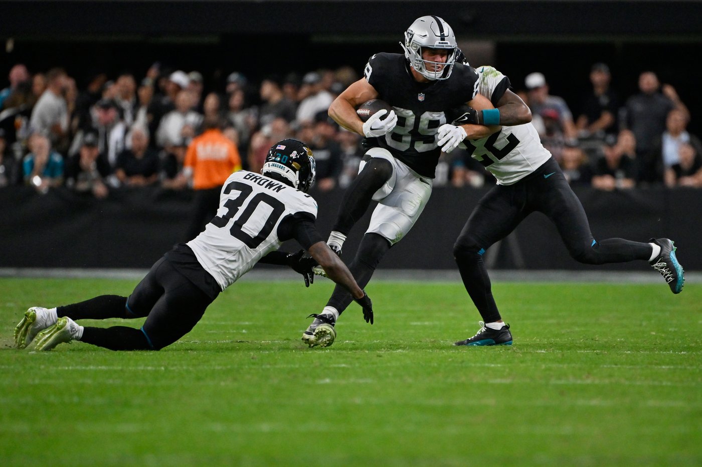 Pete Carroll says 2-6 Raiders are focused on winning now, not rebuilding | iNFOnews.ca