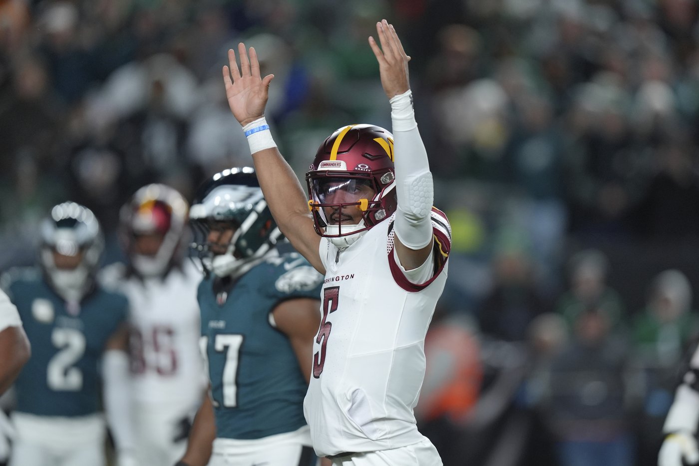 Commanders fail on crucial fourth down vs. Eagles, and signature win under Daniels will have to wait | iNFOnews.ca Commanders fail on crucial fourth down vs. Eagles, and signature win under Daniels will have to wait | iNFOnews.ca