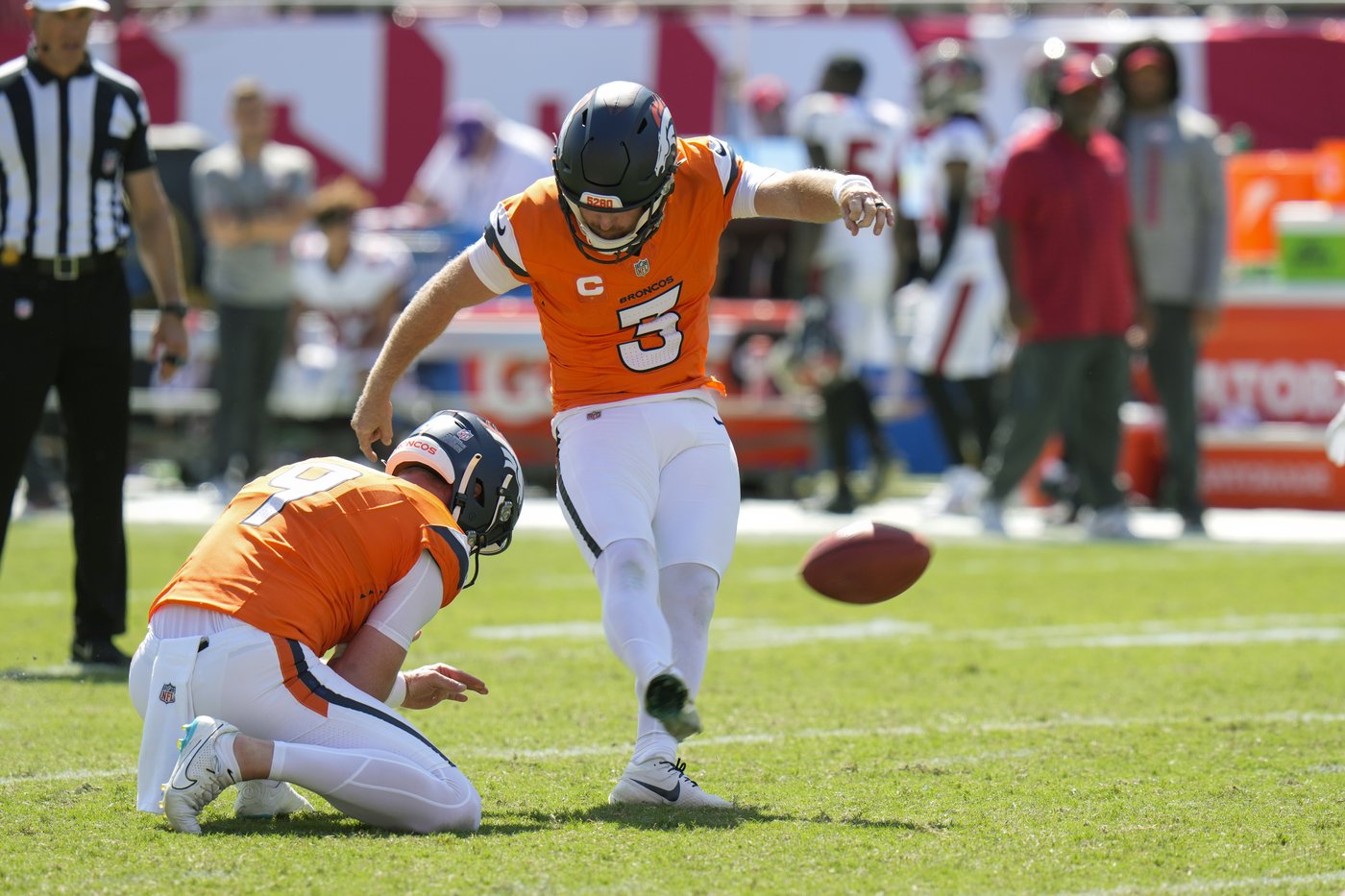 Nix runs for a TD and Lutz kicks 4 FGs to lead Broncos to 26-7 victory over listless Buccaneers | iNFOnews.ca Nix runs for a TD and Lutz kicks 4 FGs to lead Broncos to 26-7 victory over listless Buccaneers | iNFOnews.ca