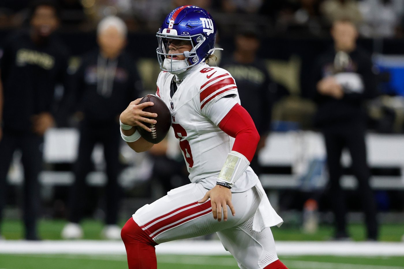 Giants rookie QB Jaxson Dart shrugs off his hamstring injury and says he'll play vs. the Eagles | iNFOnews.ca