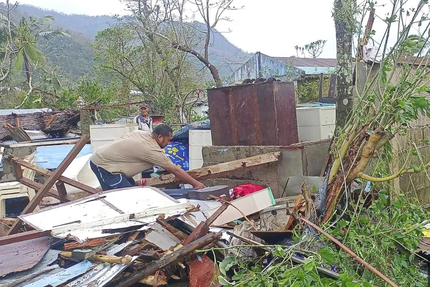 Typhoon Man-yi worsens crisis from back-to-back storms that devastated the northern Philippines | iNFOnews.ca