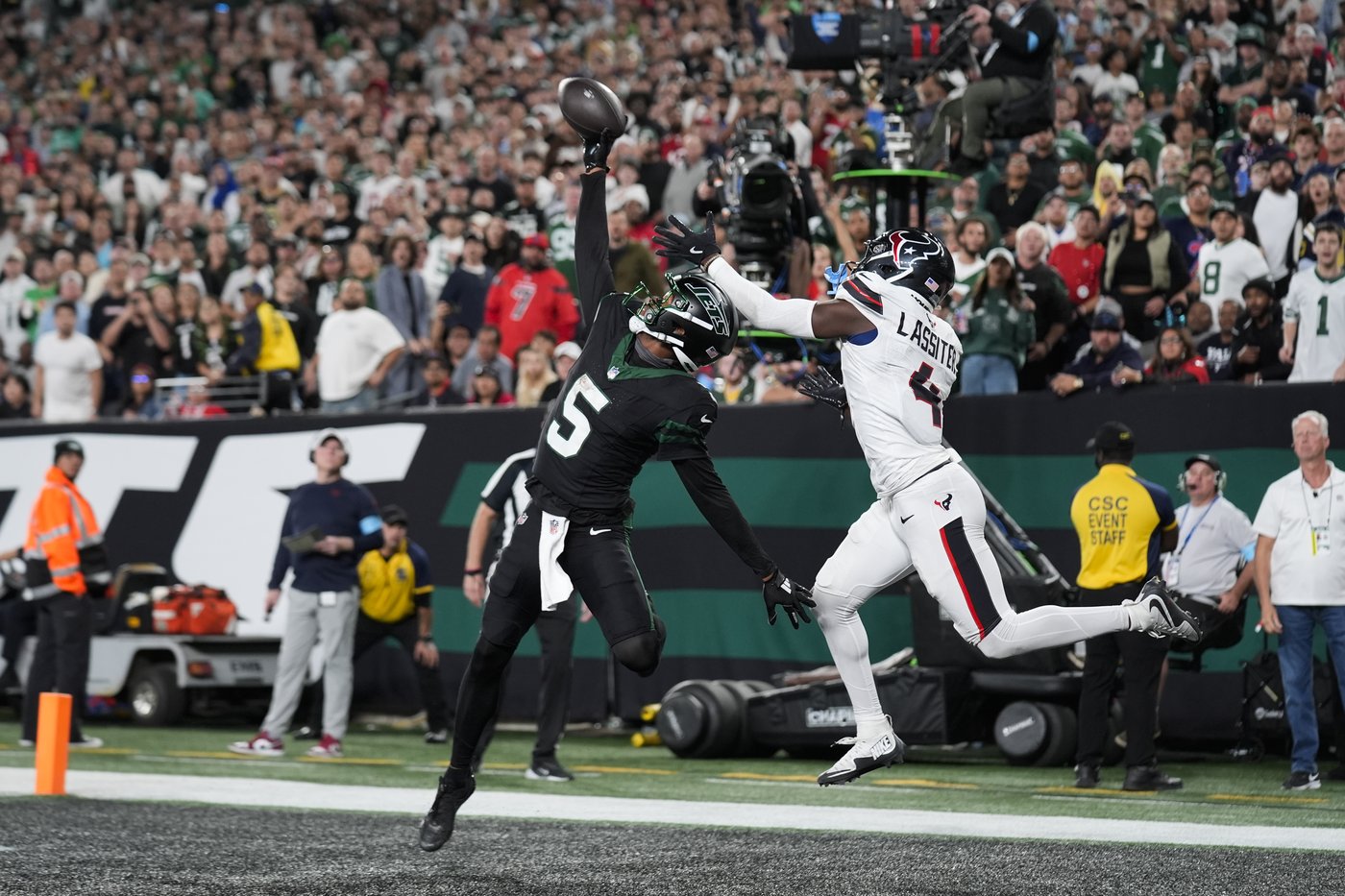 Jets' Garrett Wilson makes a jaw-dropping, 1-handed TD catch vs. Texans | iNFOnews.ca Jets' Garrett Wilson makes a jaw-dropping, 1-handed TD catch vs. Texans | iNFOnews.ca