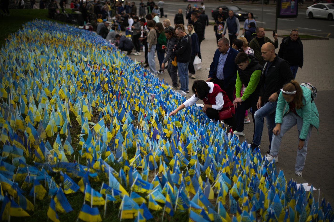 A makeshift memorial grows in Ukraine’s capital after 1,000 days of war | iNFOnews.ca