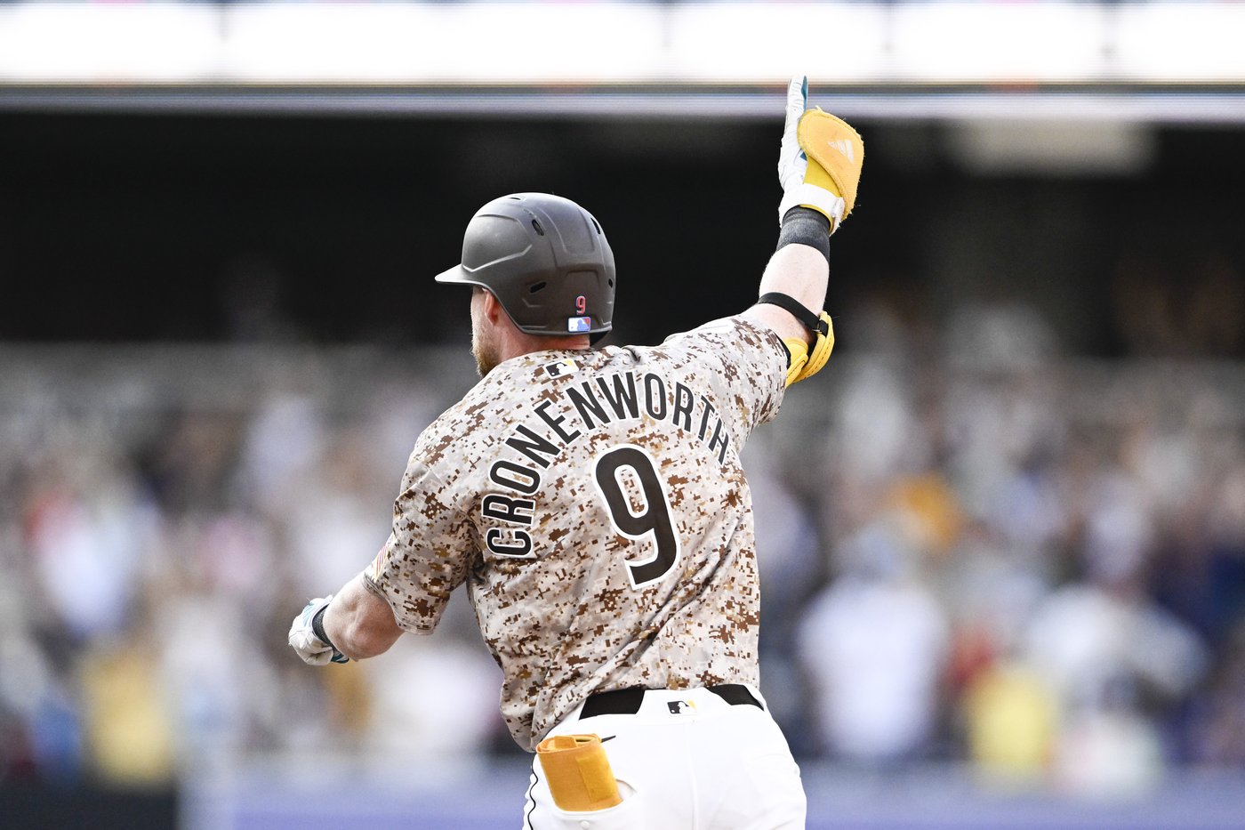 Cronenworth's walk-off single in the 10th lifts the Padres to a 3-2 win over the Rangers | iNFOnews.ca Cronenworth's walk-off single in the 10th lifts the Padres to a 3-2 win over the Rangers | iNFOnews.ca