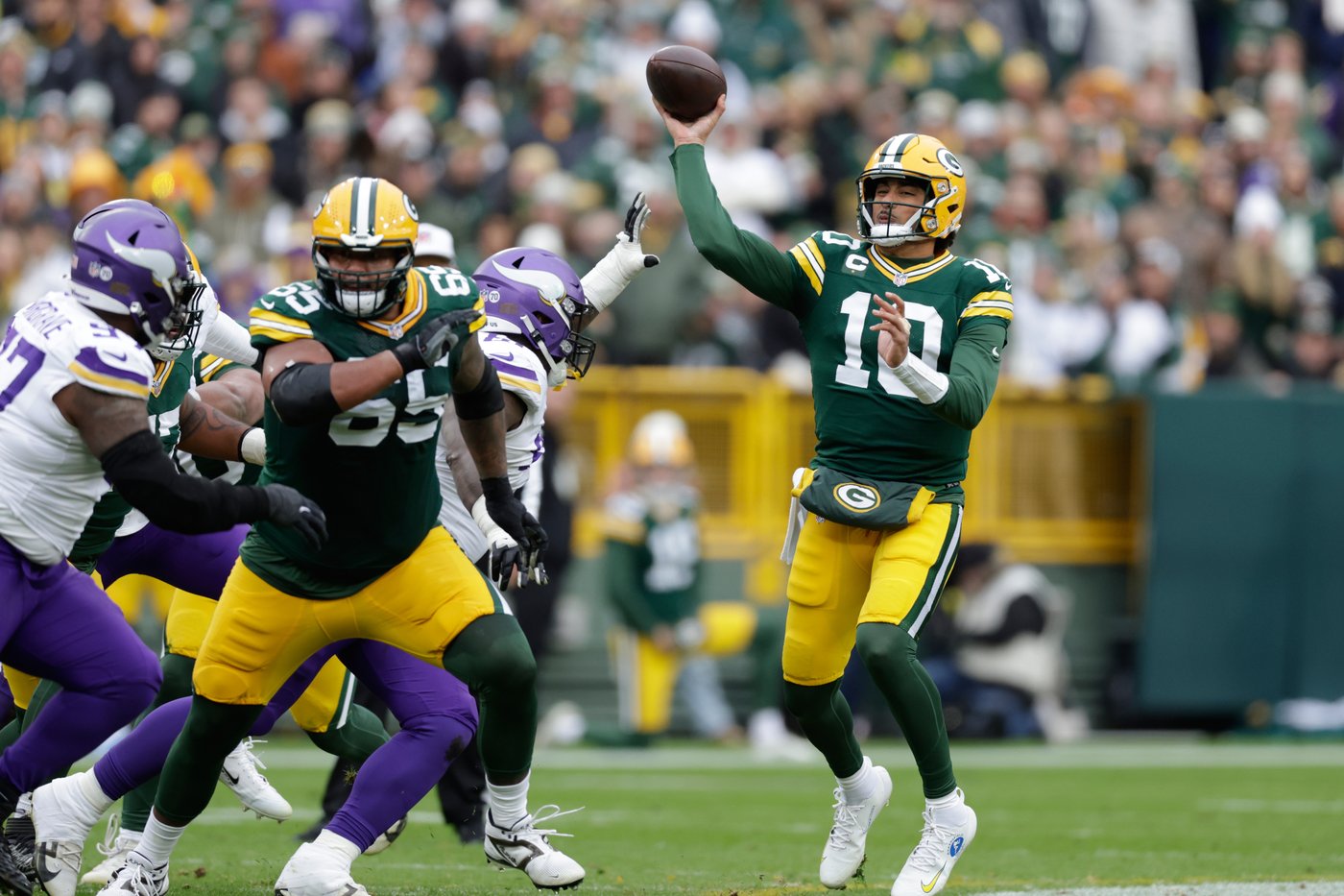 Emanuel Wilson runs for 107 yards and 2 TDs as Packers pound Vikings 23-6 | iNFOnews.ca Emanuel Wilson runs for 107 yards and 2 TDs as Packers pound Vikings 23-6 | iNFOnews.ca