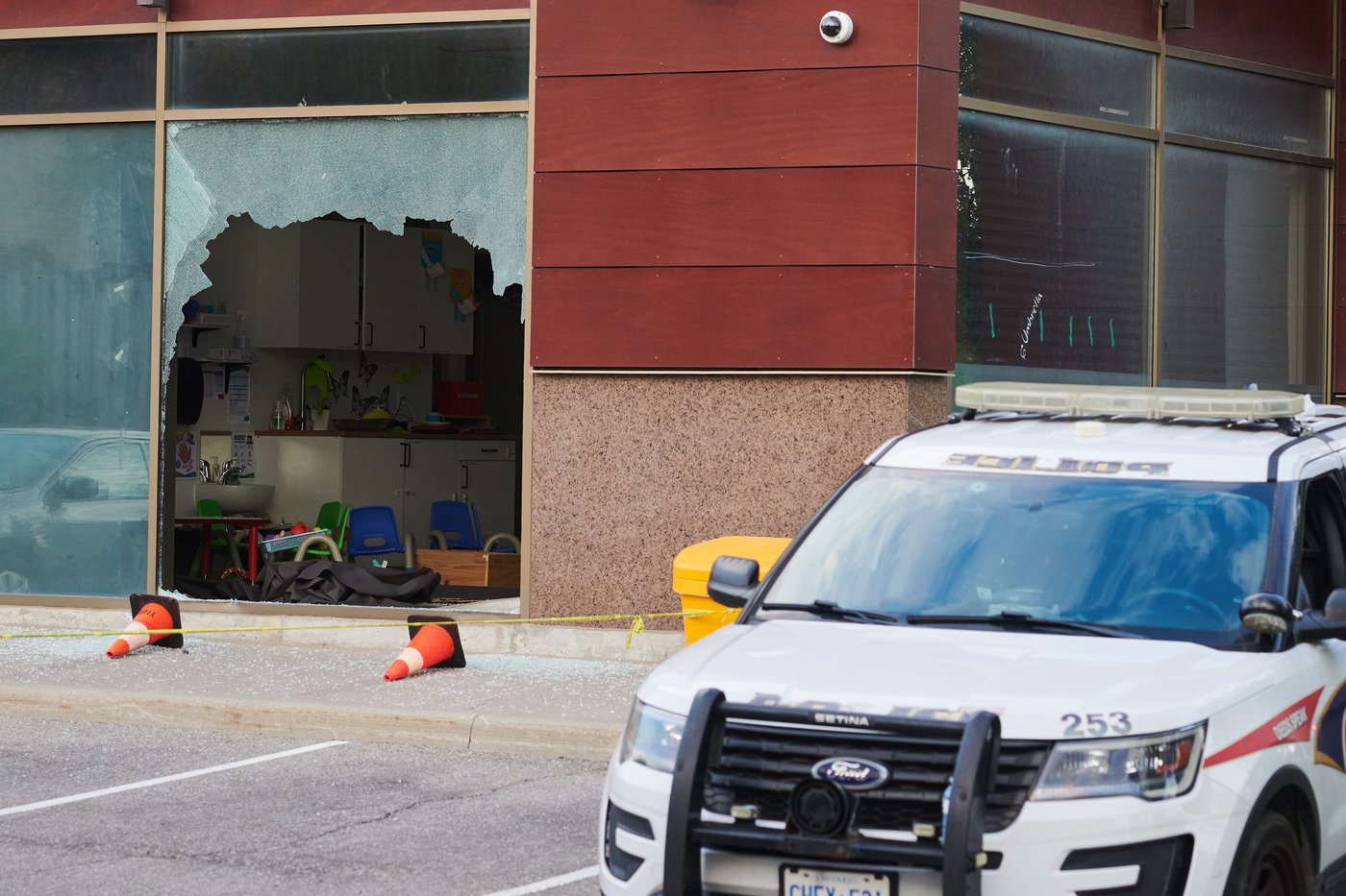 Young child dead, nine injured after SUV smashes through window of Ontario daycare | iNFOnews.ca