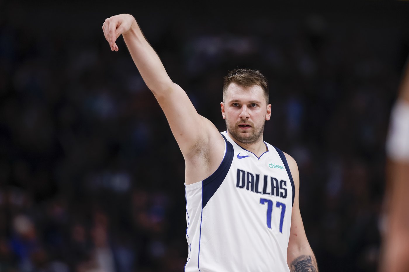 Luka Doncic scores 32 points, Mavericks overwhelm Banchero-less Magic 108-85 | iNFOnews.ca