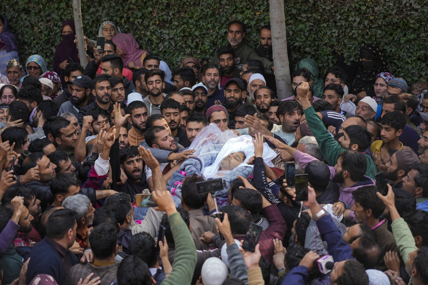 Gunmen kill 7 people working on a strategic tunnel project in Indian-controlled Kashmir | iNFOnews.ca Gunmen kill 7 people working on a strategic tunnel project in Indian-controlled Kashmir | iNFOnews.ca