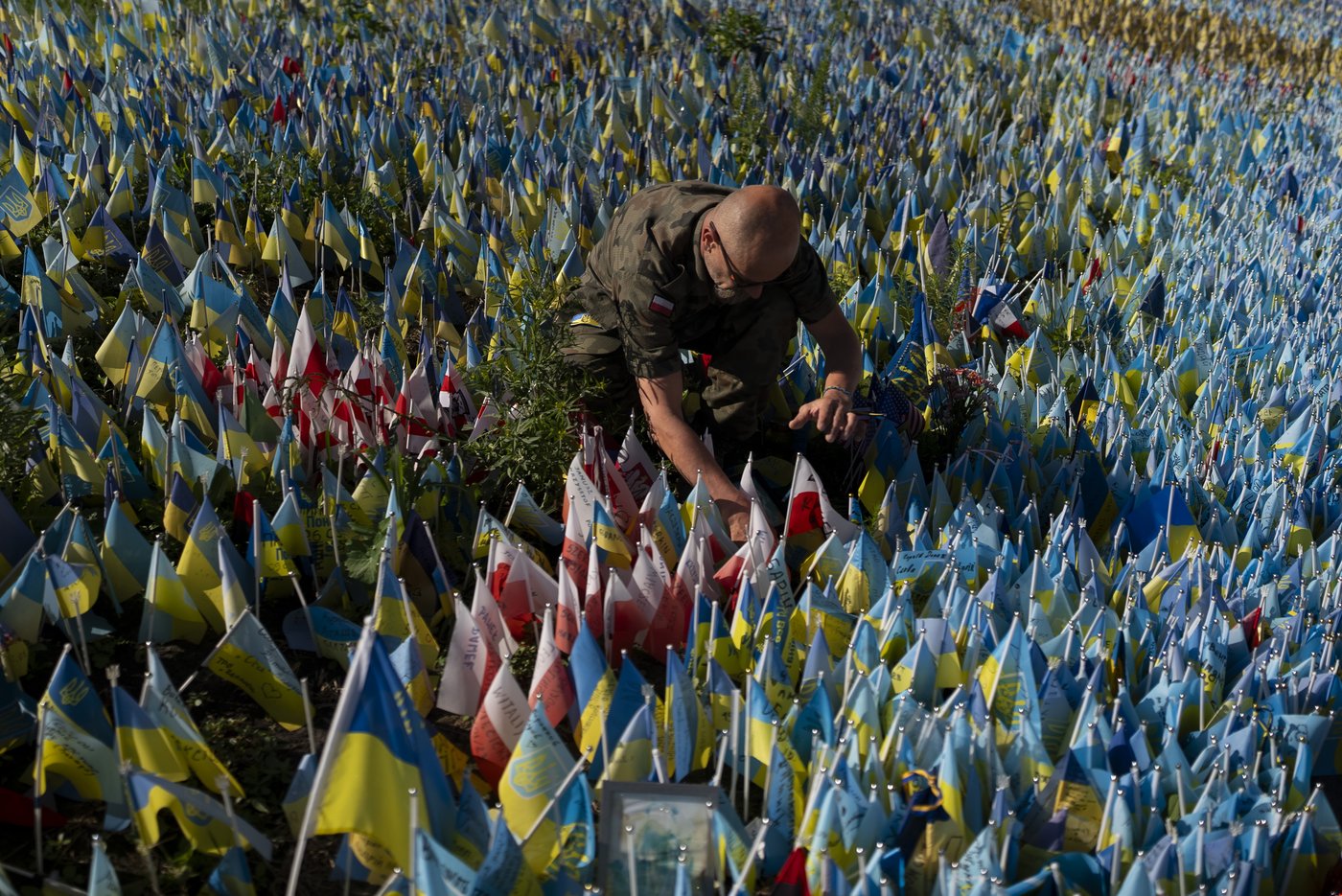 A makeshift memorial grows in Ukraine’s capital after 1,000 days of war | iNFOnews.ca