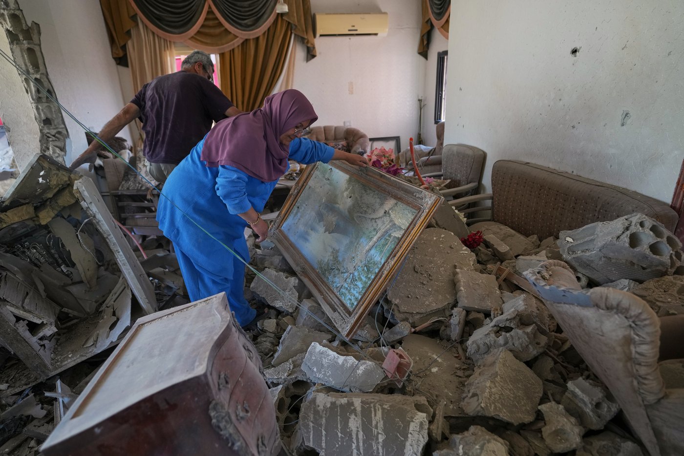 Residents return to a southern Lebanese village after a US-brokered agreement, in photos | iNwheels