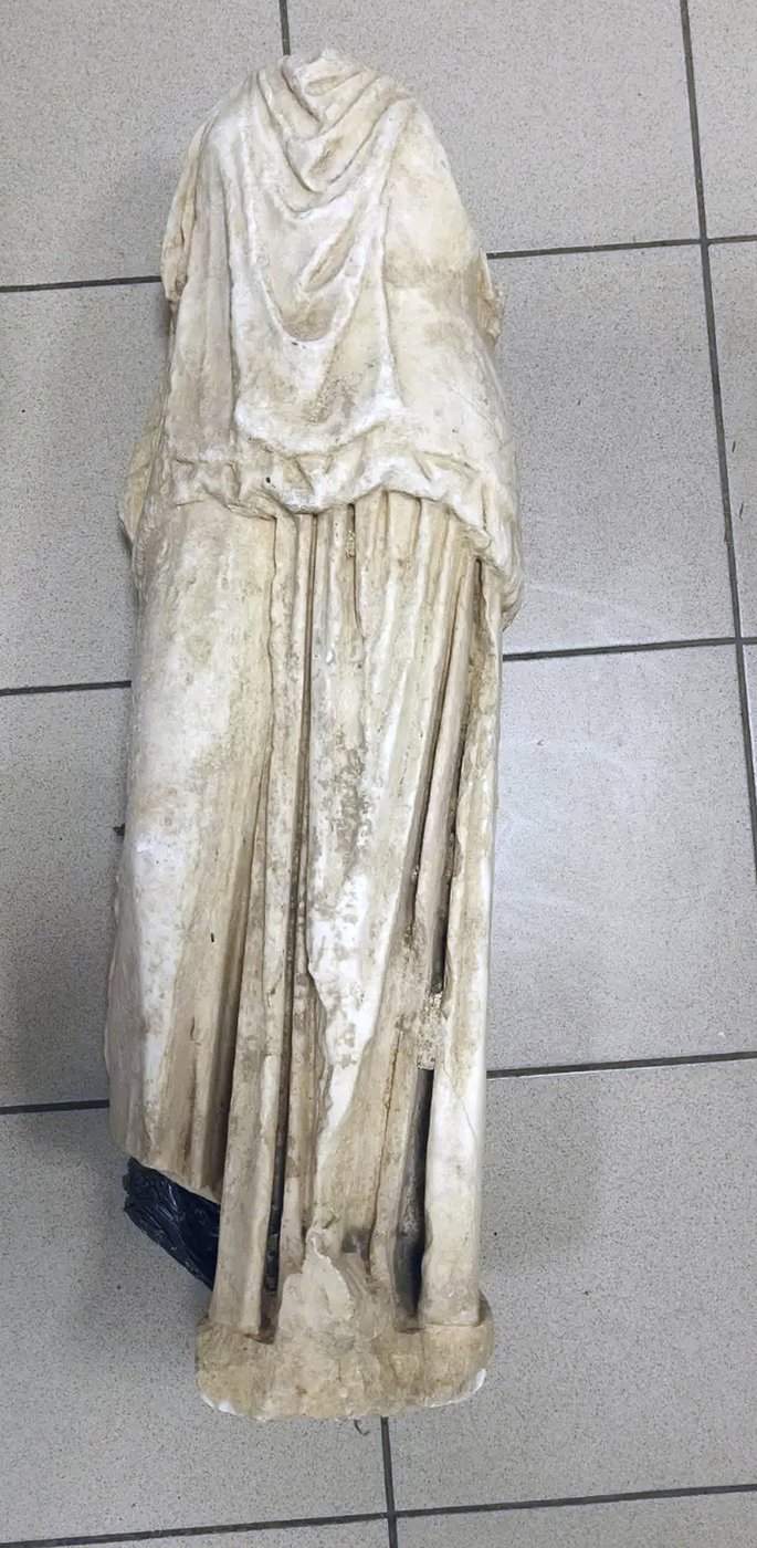 A 2,000-year-old statue is found abandoned in a garbage bag in Greece | iNFOnews.ca