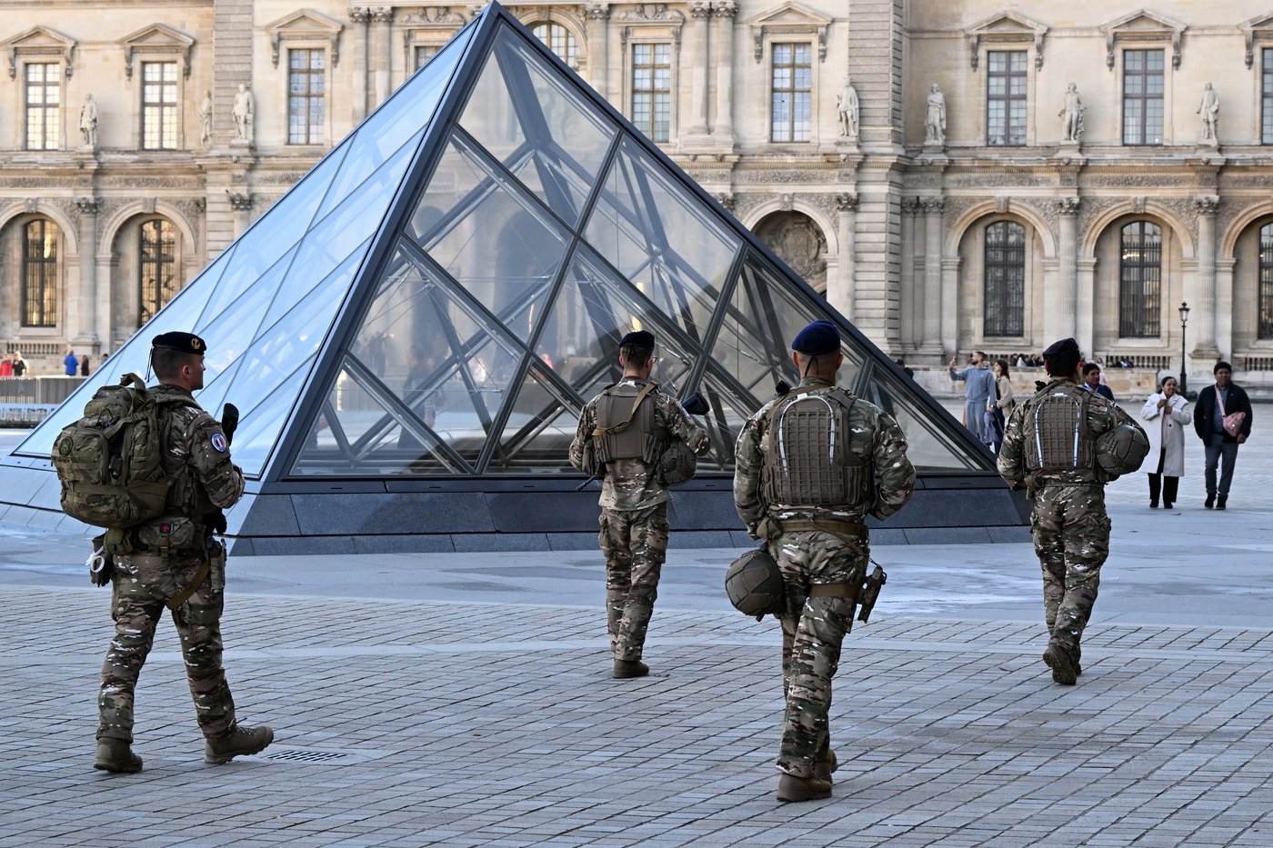 5 more arrests as Louvre jewel heist probe deepens and key details emerge | iNFOnews.ca