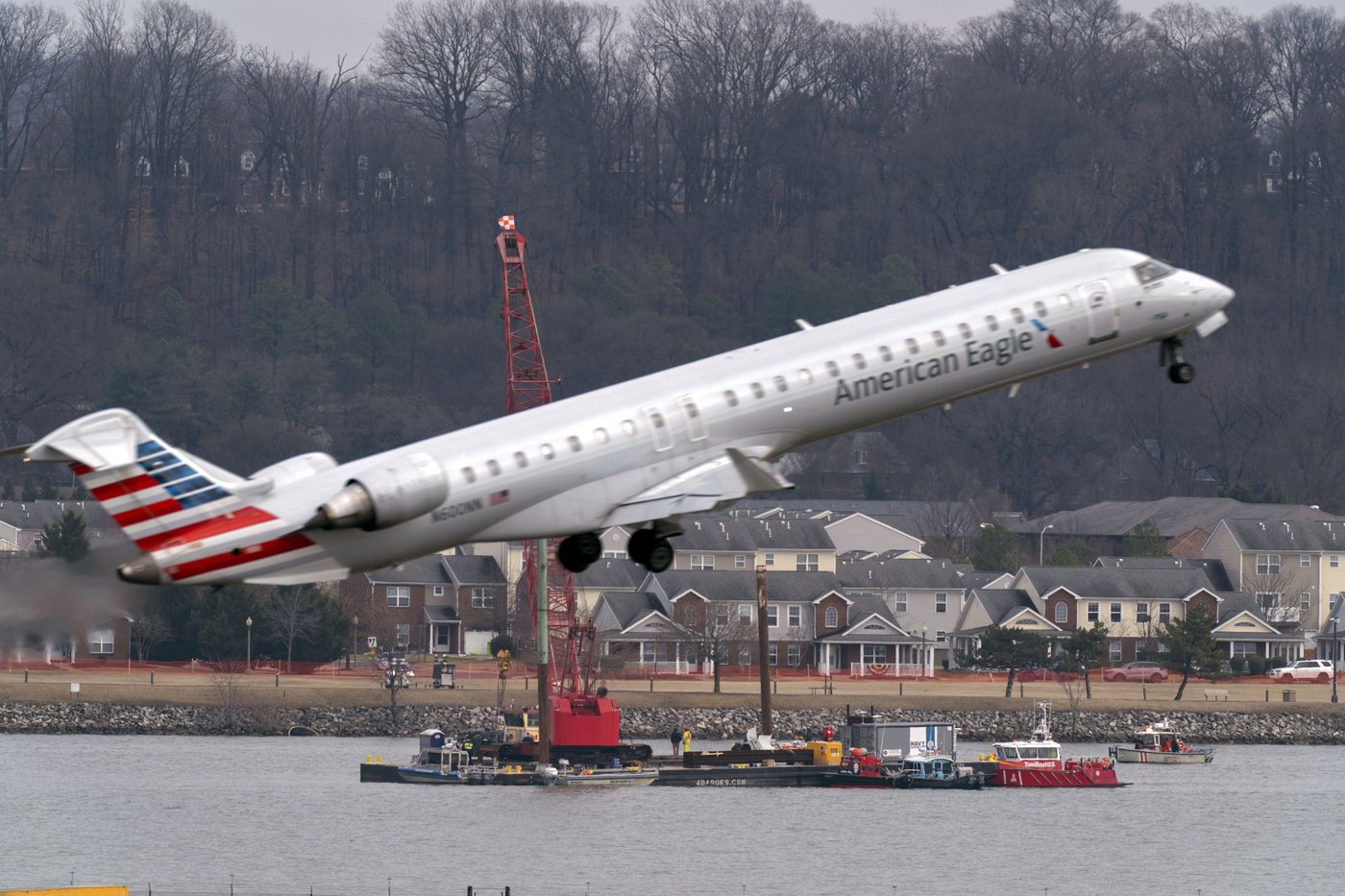 Trump begins firings of FAA staff just weeks after fatal DC plane crash | iNFOnews.ca