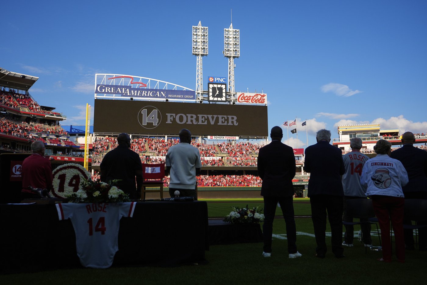 The Reds pay tribute to Pete Rose a day after he was posthumously reinstated by MLB | iNFOnews.ca