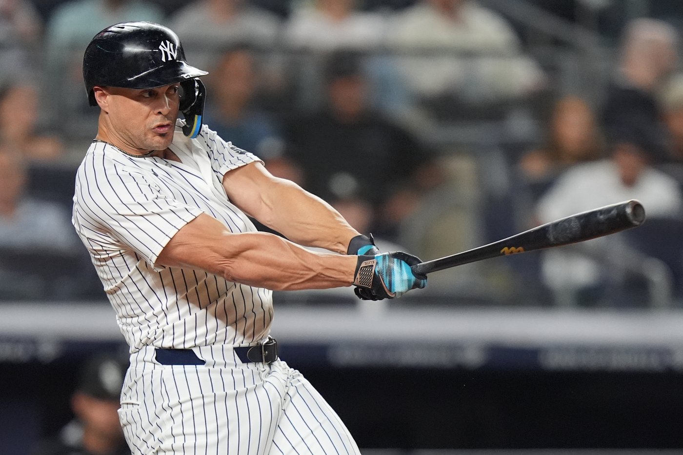 Yankees beat White Sox 5-3 behind Stanton and Rodón to stay tied with Toronto for AL East lead | iNFOnews.ca Yankees beat White Sox 5-3 behind Stanton and Rodón to stay tied with Toronto for AL East lead | iNFOnews.ca