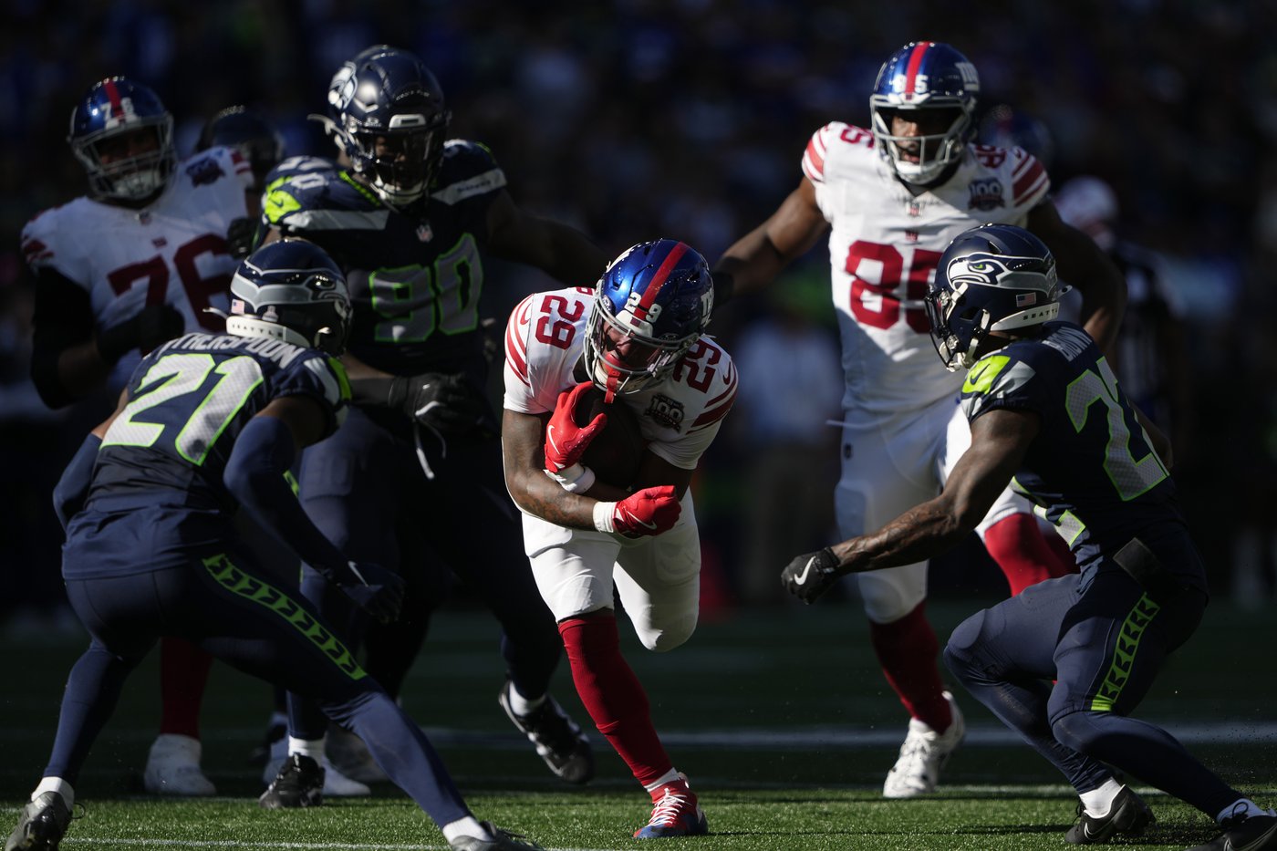 Giants use strong performance from Daniel Jones and late TD on blocked kick to beat Seahawks 29-20 | iNFOnews.ca Giants use strong performance from Daniel Jones and late TD on blocked kick to beat Seahawks 29-20 | iNFOnews.ca