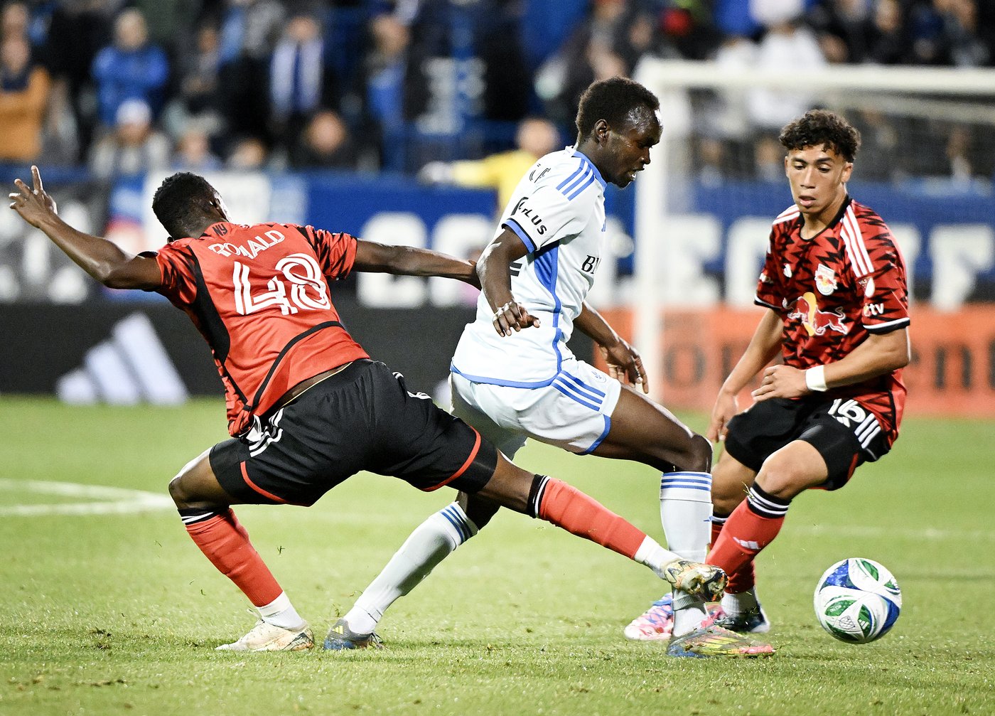Red Bulls score twice in first half to charge past CF Montreal 2-0 | iNFOnews.ca Red Bulls score twice in first half to charge past CF Montreal 2-0 | iNFOnews.ca