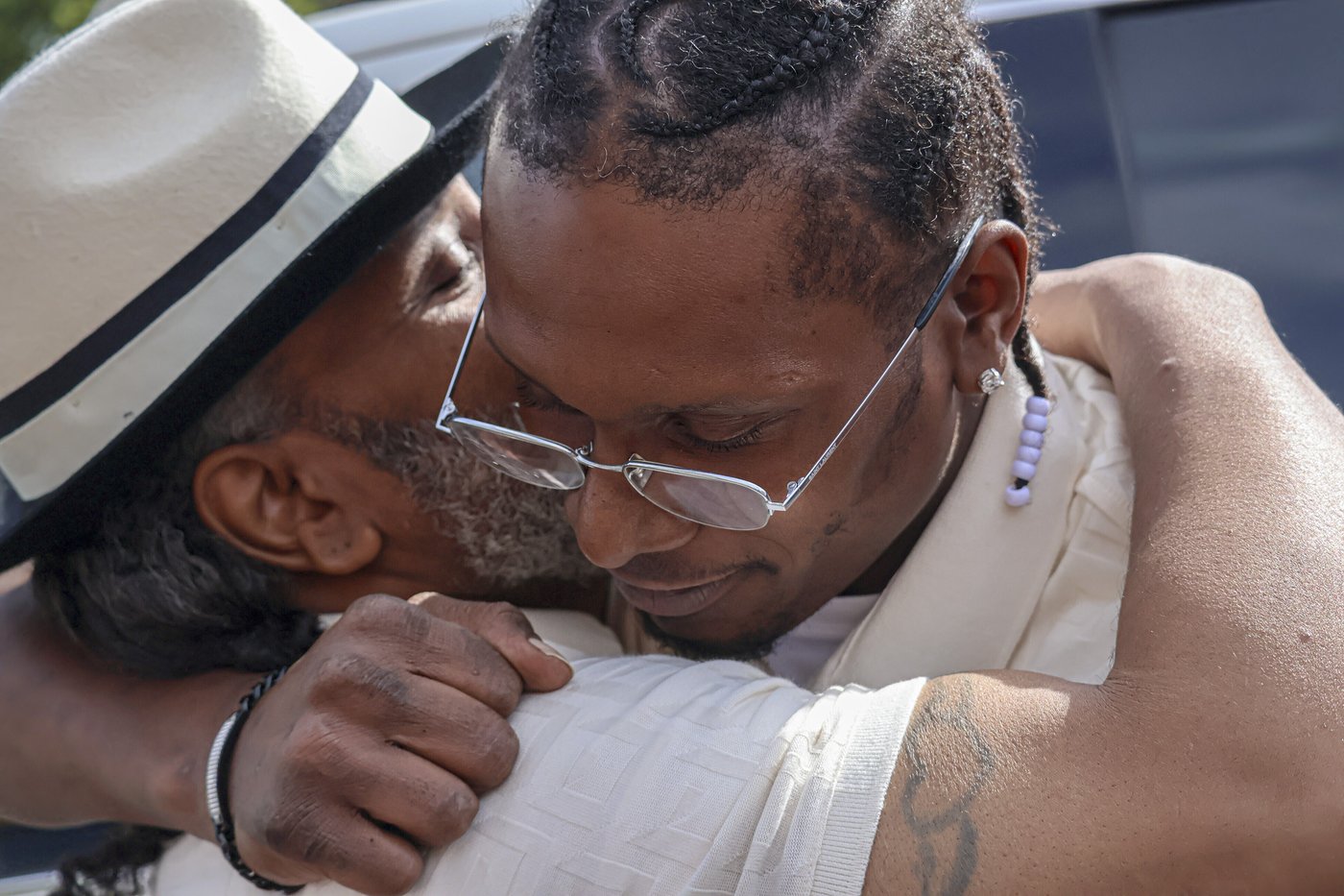 A Minnesota man imprisoned for 27 years is free after a key witness says she committed the murder | iNFOnews.ca