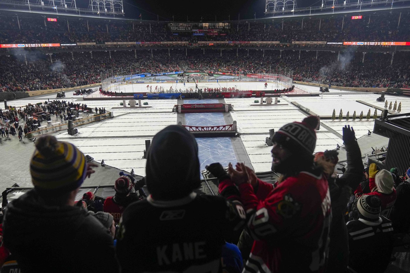 Cam Fowler scores twice as the Blues beat the Blackhawks 6-2 in the Winter Classic at Wrigley Field | iNFOnews.ca