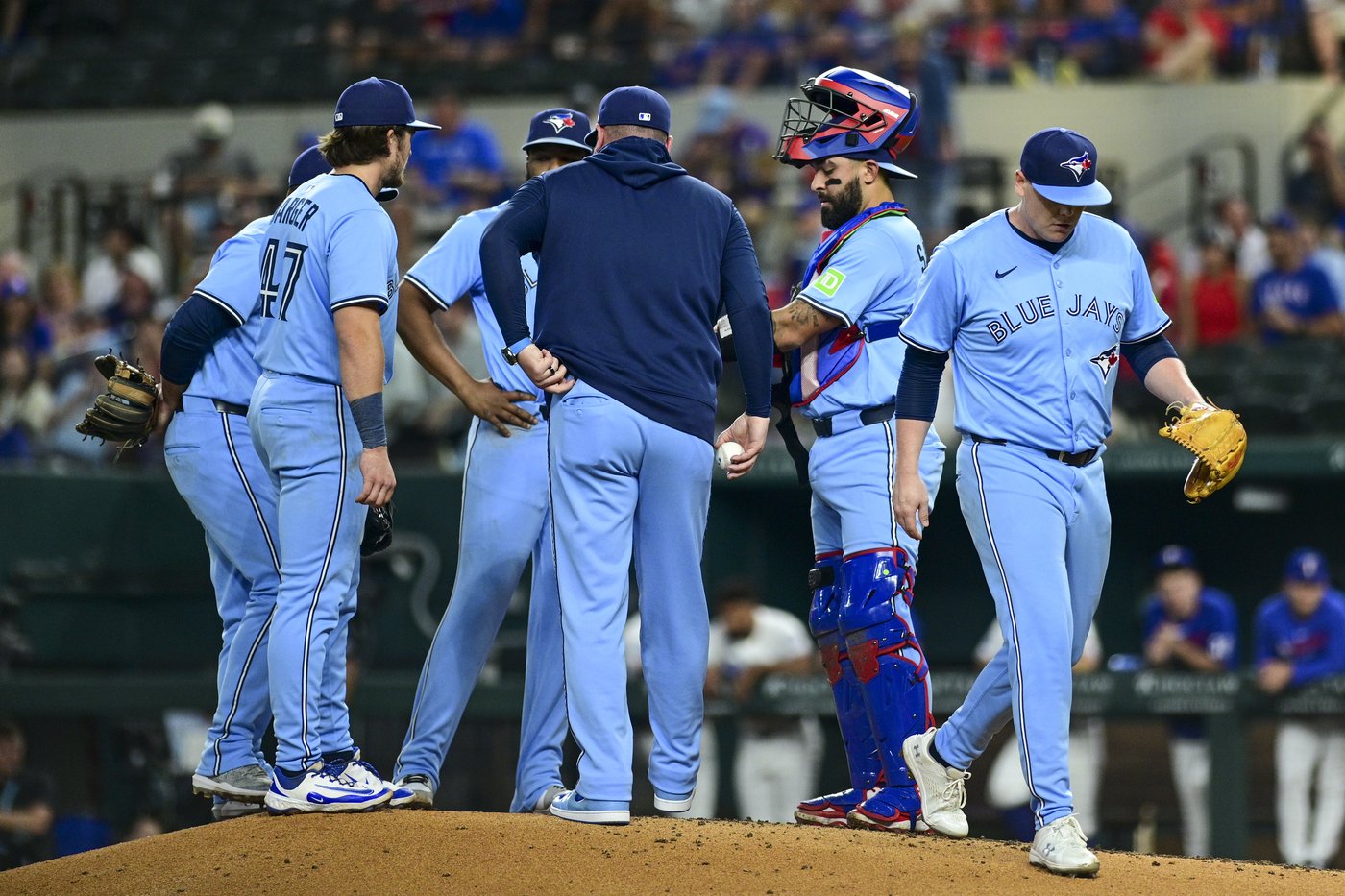 Bichette hits 9th inning pinch HR and 5 Toronto pitchers combine on 1-hitter in 2-0 win at Texas | iNFOnews.ca Bichette hits 9th inning pinch HR and 5 Toronto pitchers combine on 1-hitter in 2-0 win at Texas | iNFOnews.ca