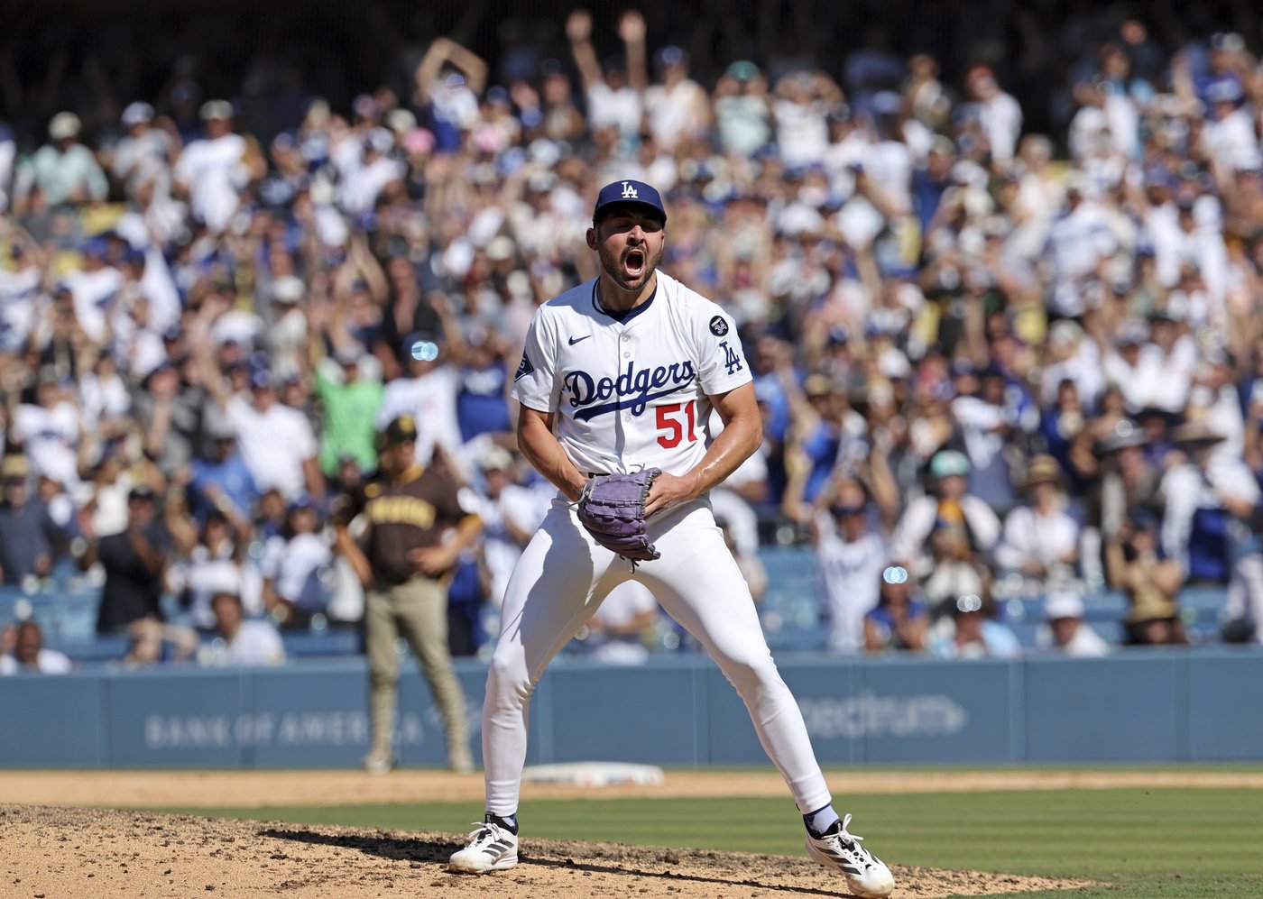 Clutch performances by Betts and Vesia help Dodgers sweep Padres for first time since 2023 | iNFOnews.ca Clutch performances by Betts and Vesia help Dodgers sweep Padres for first time since 2023 | iNFOnews.ca