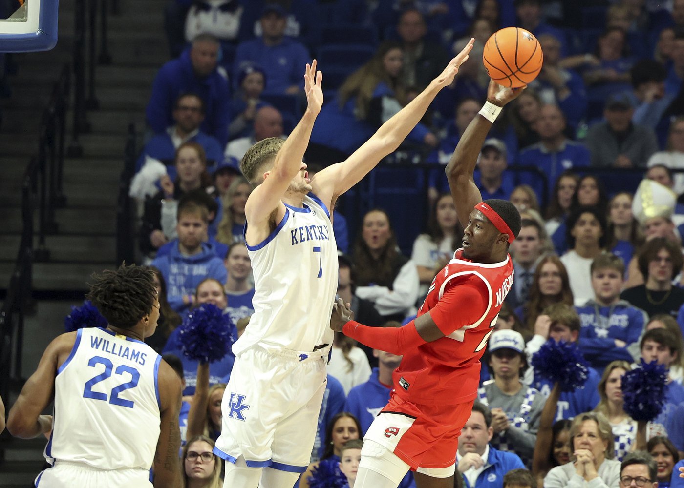 Oweh, Carr each score 18 points to help No. 8 Kentucky outlast Western Kentucky 87-68 | iNFOnews.ca
